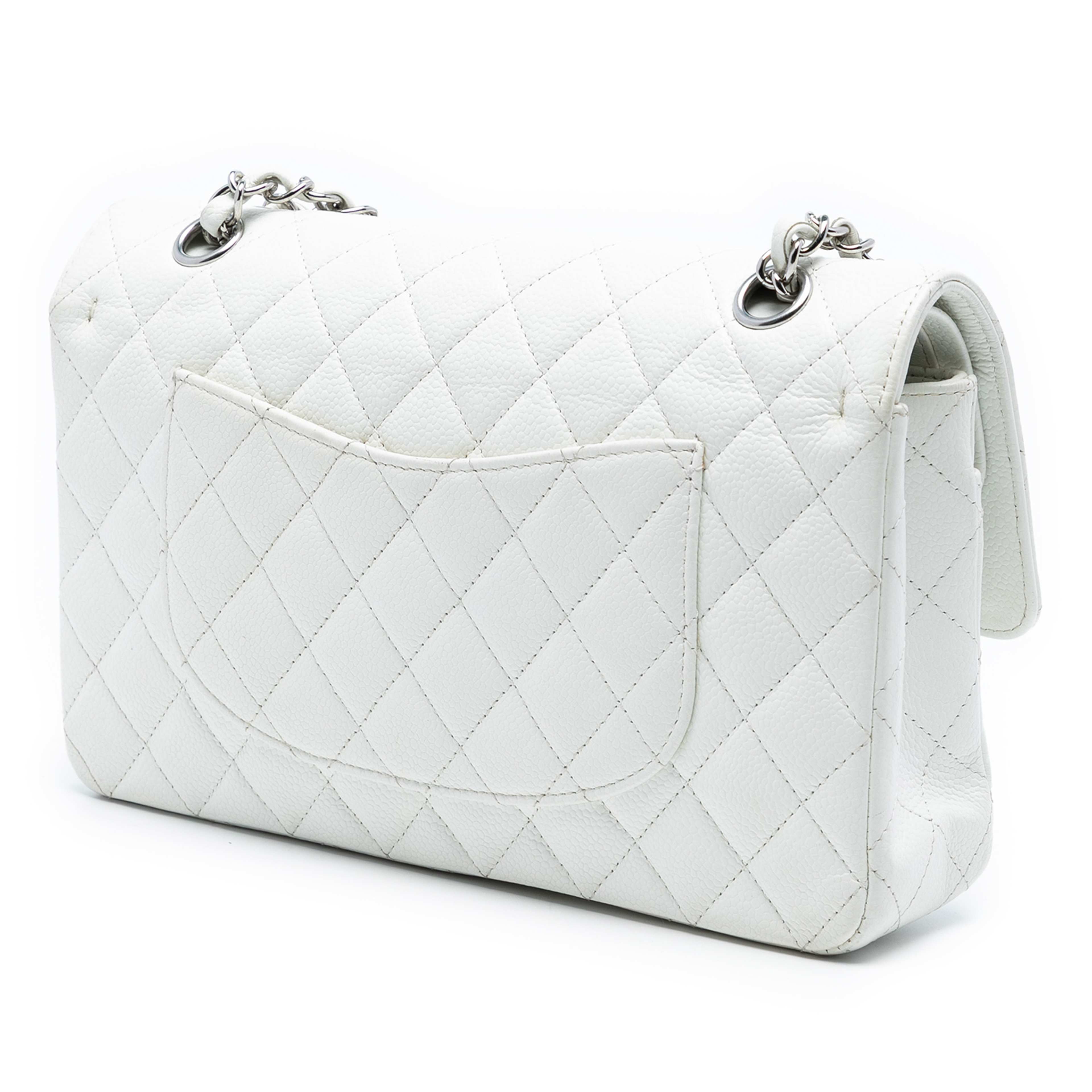 Chanel Medium Classic Caviar Double Flap, från Luxclusif, i färgen off white. Klicka för att öppna bilden i stort format