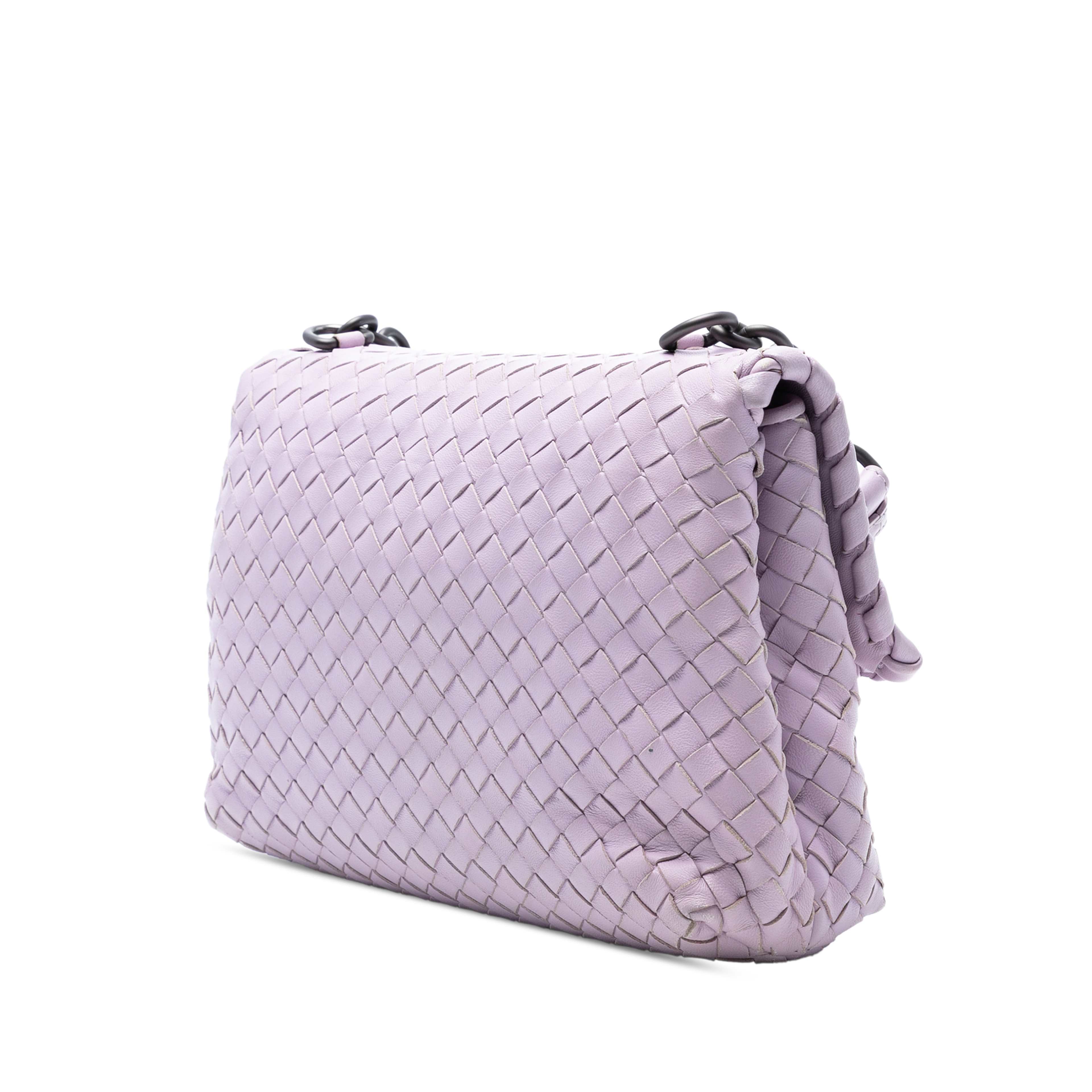 Bottega Veneta Small Nappa Intrecciato Olimpia Shoulder Bag, från Luxclusif, i färgen light purple. Klicka för att öppna bilden i stort format