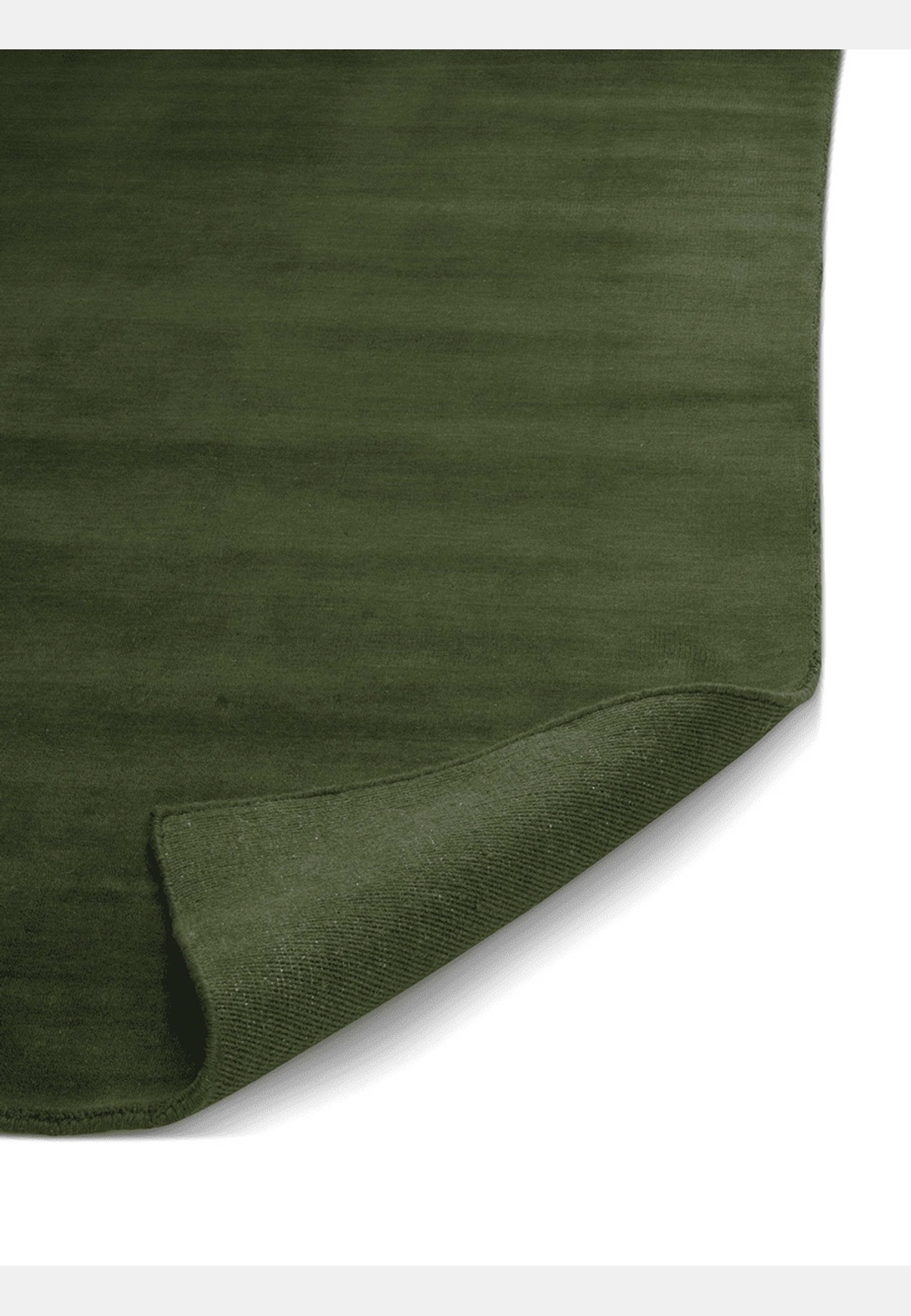 Solid 200x300 cm, från Classic Collection, i färgen skogsgrön. Klicka för att öppna bilden i stort format