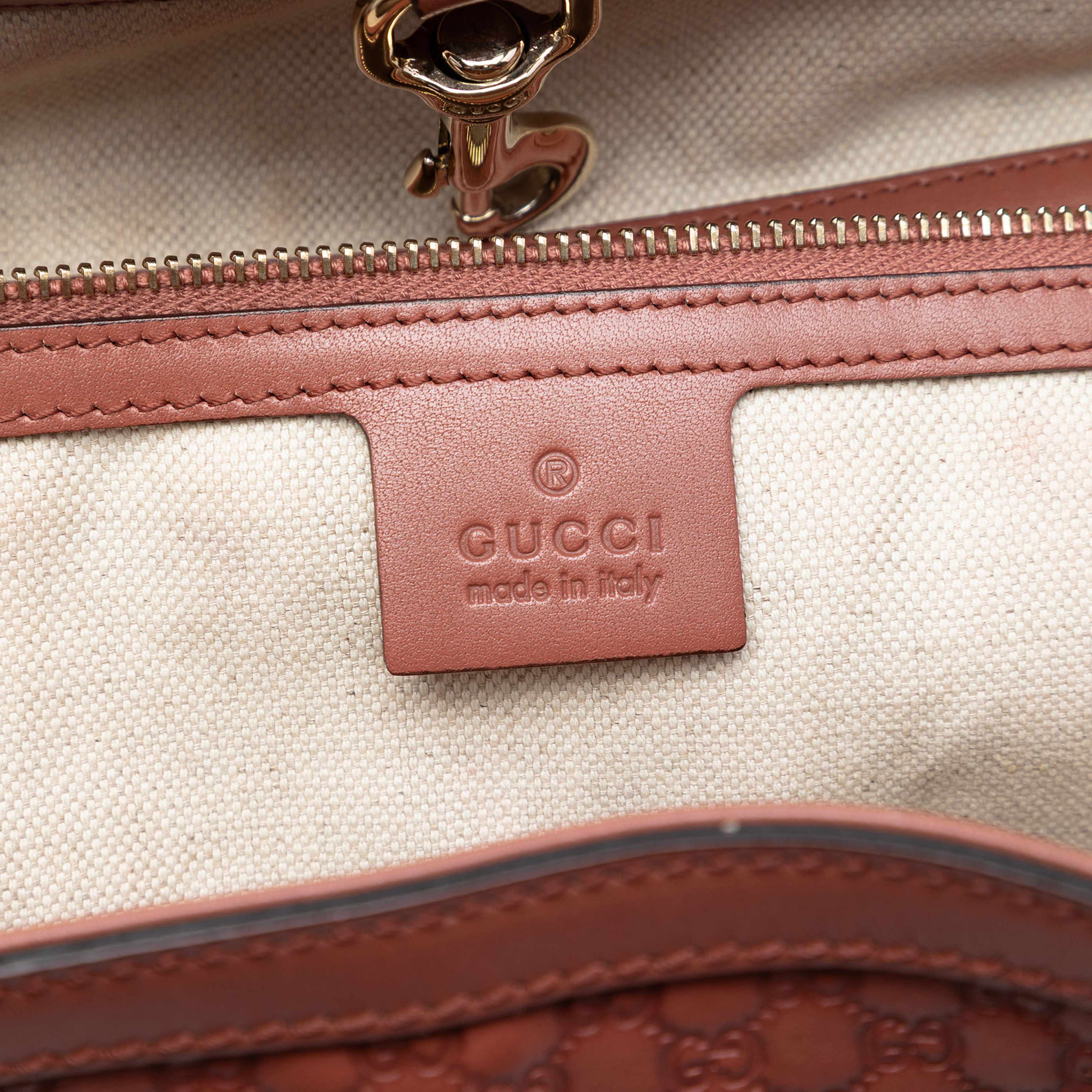 Gucci Medium Microguccissima Craft Tote, från Luxclusif, i färgen brown. Klicka för att öppna bilden i stort format