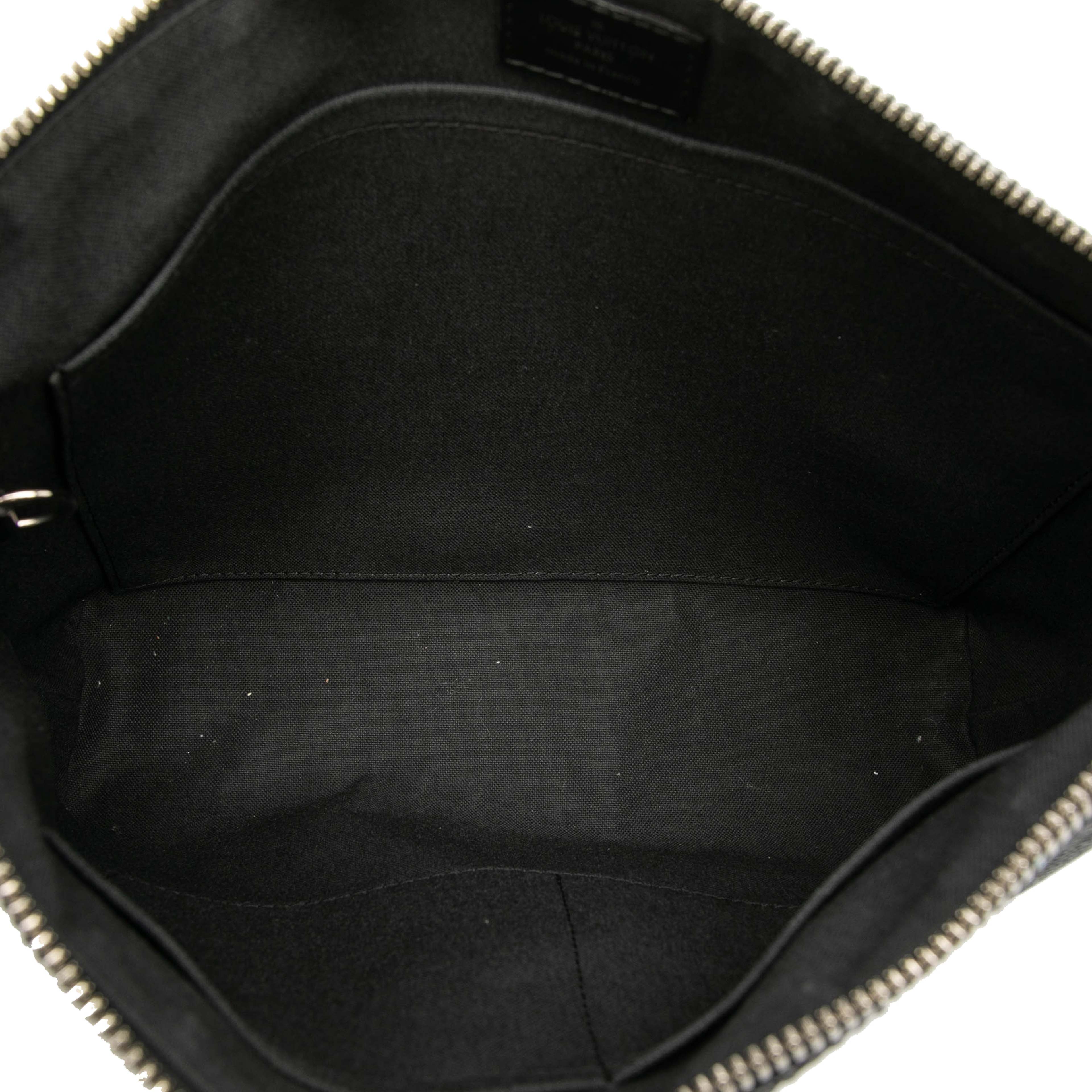 Louis Vuitton Damier Graphite Mick Pm, från Luxclusif, i färgen black. Klicka för att öppna bilden i stort format