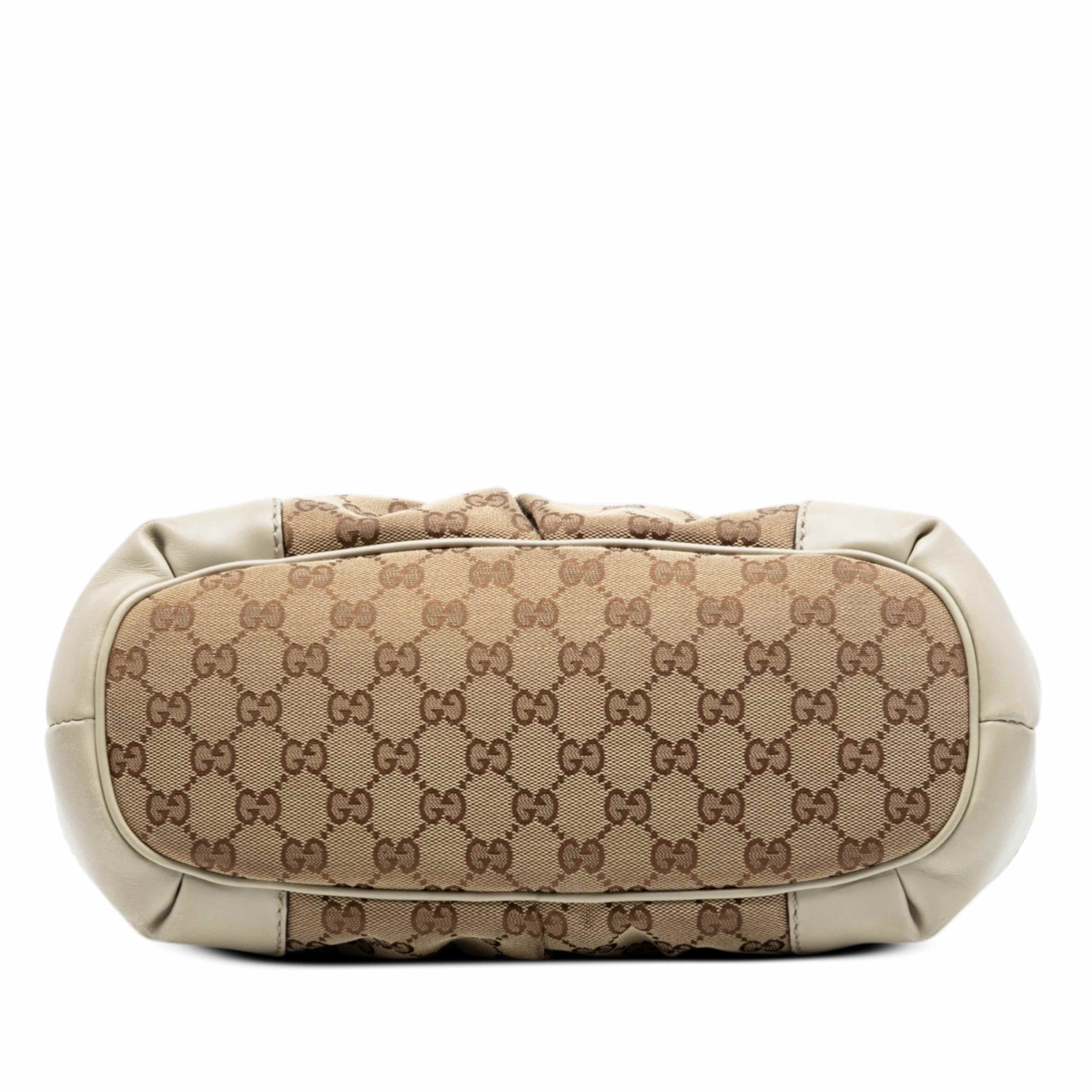 Gucci Gg Canvas Sukey Satchel, från Luxclusif, i färgen beige. Klicka för att öppna bilden i stort format