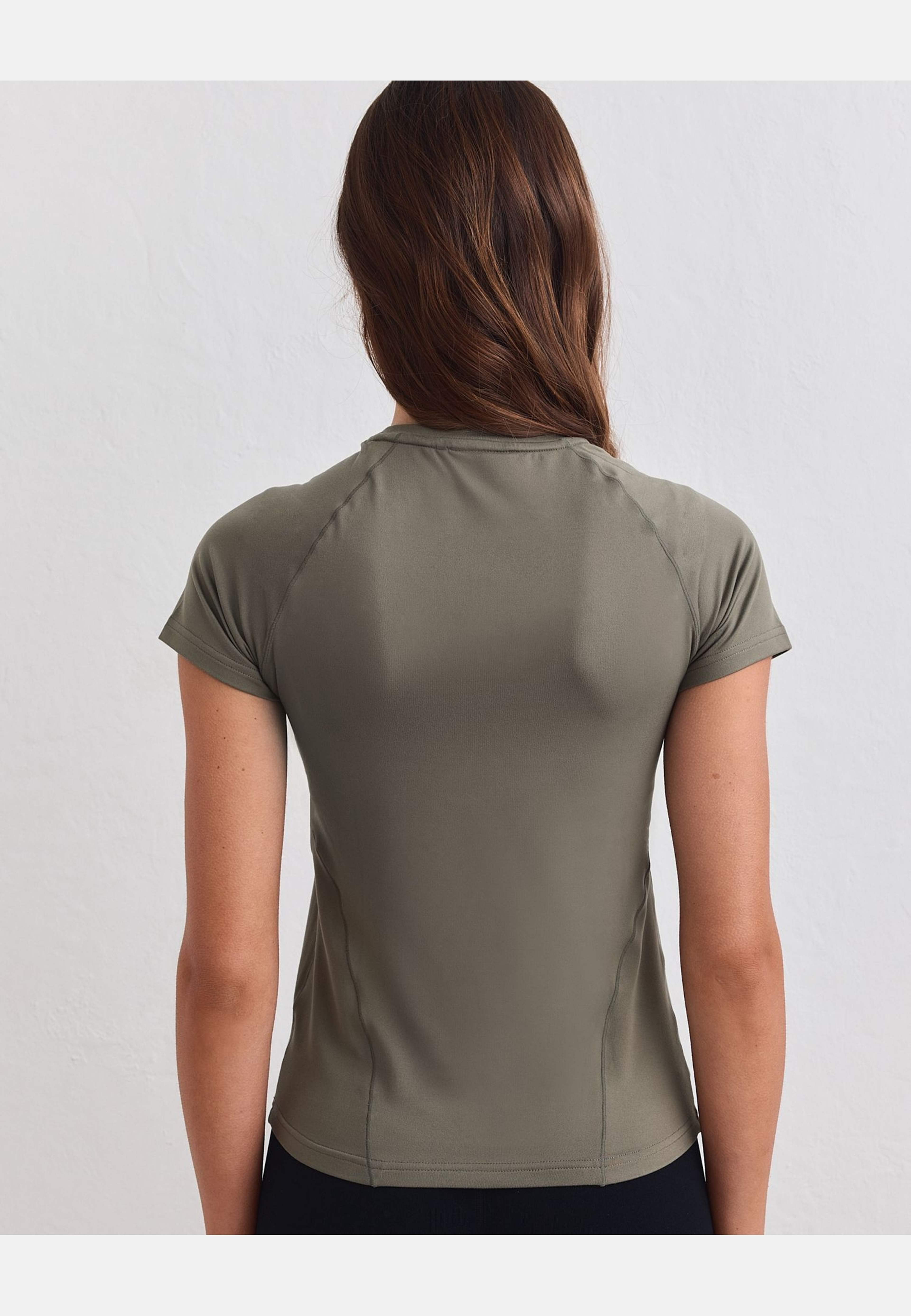 Ivy Soft Basic Short Sleeve, från aim'n, i färgen ivy. Klicka för att öppna bilden i stort format
