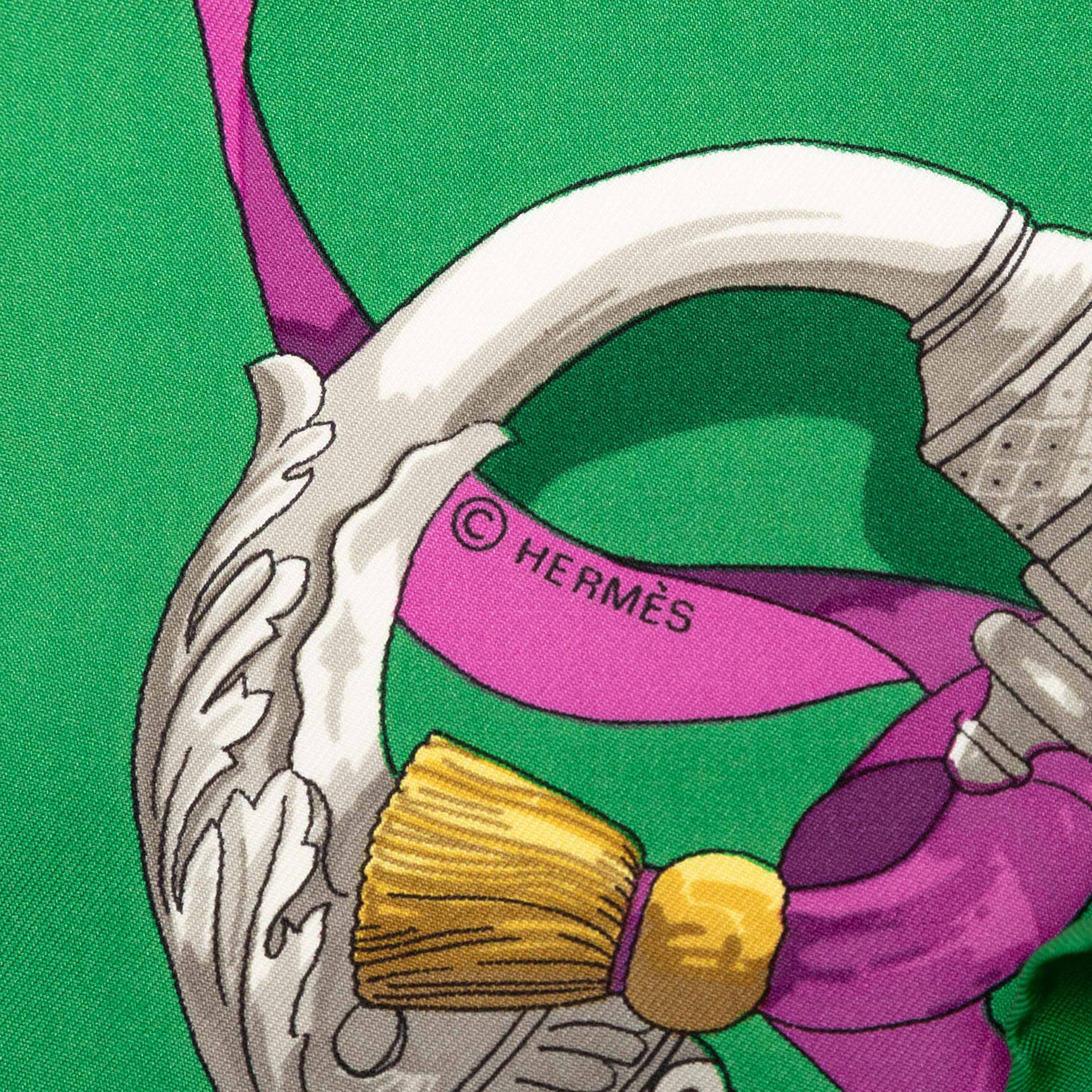 Hermès Ferronnerie Silk Scarf 90, från Luxclusif, i färgen green. Klicka för att öppna bilden i stort format