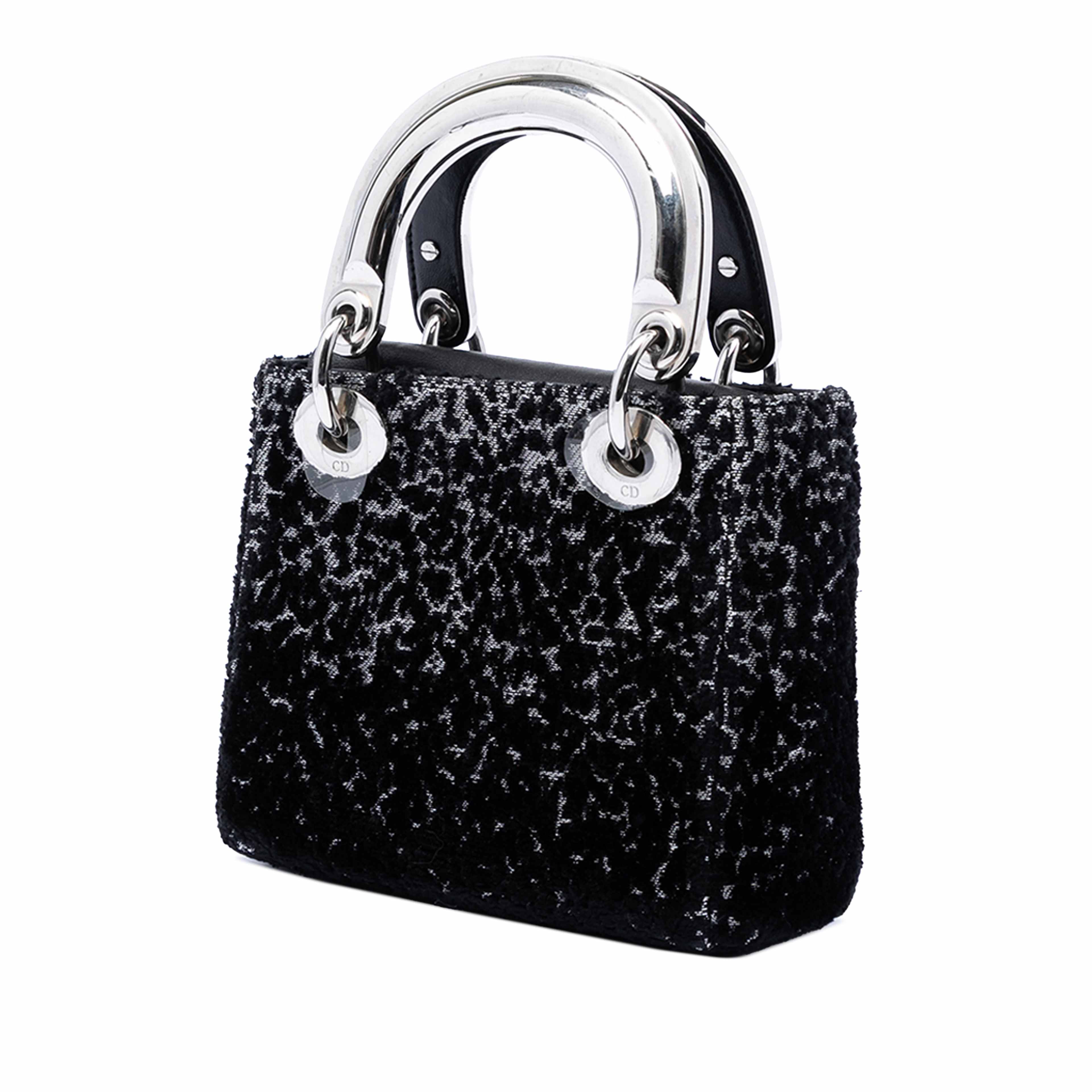 Dior Mini Fabric Lame Lady Dior, från Luxclusif, i färgen black. Klicka för att öppna bilden i stort format
