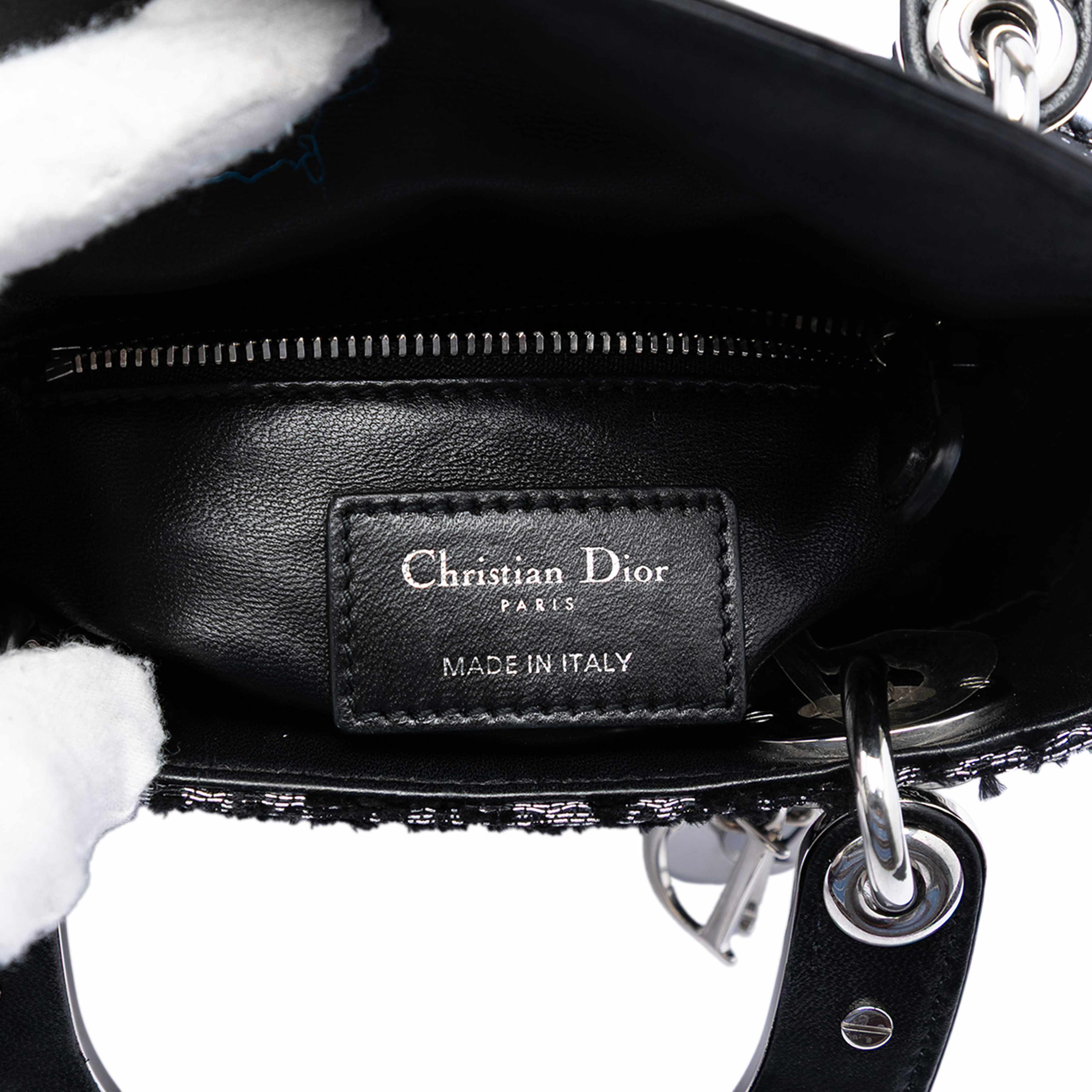 Dior Mini Fabric Lame Lady Dior, från Luxclusif, i färgen black. Klicka för att öppna bilden i stort format