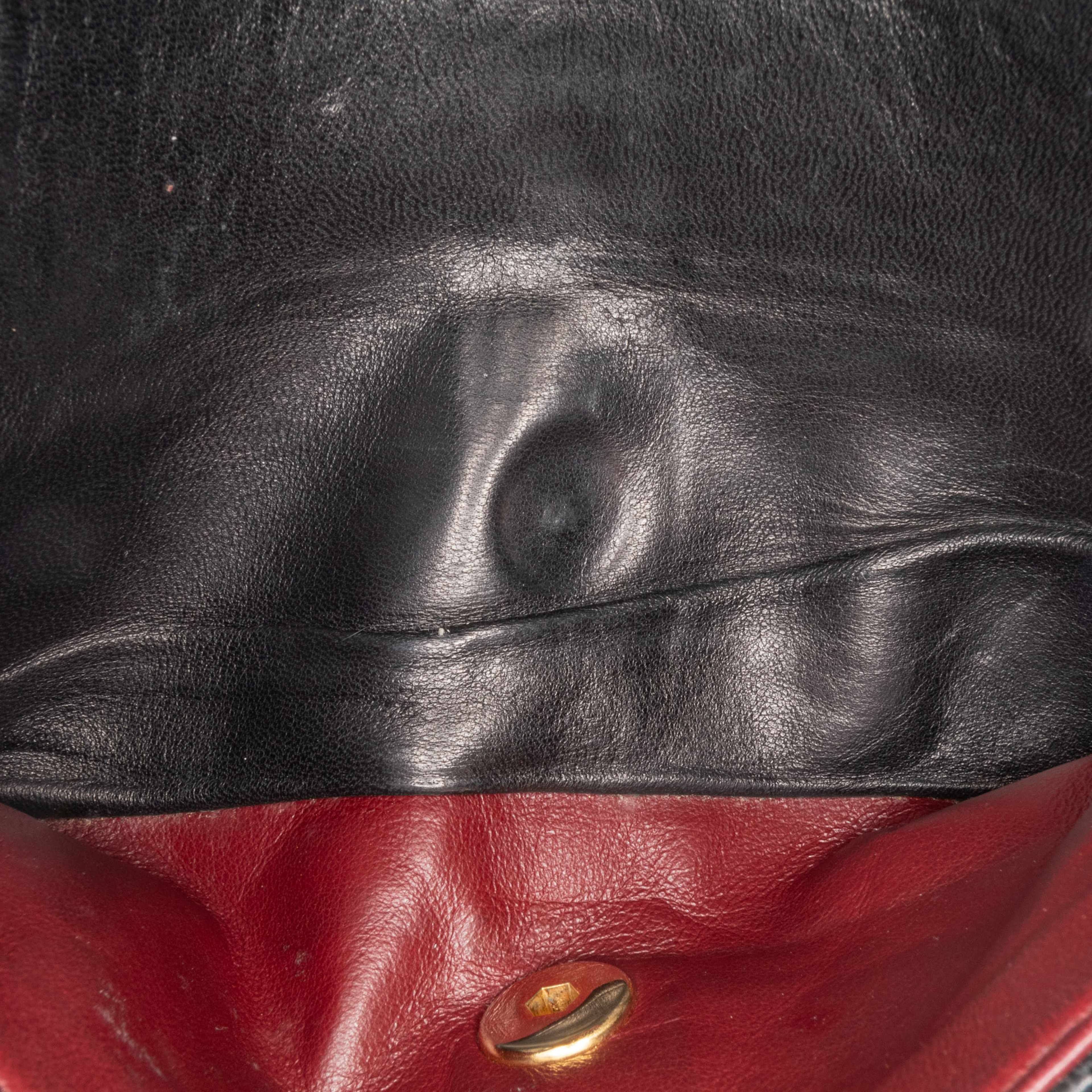 Chanel Small Classic Lambskin Double Flap, från Luxclusif, i färgen black. Klicka för att öppna bilden i stort format