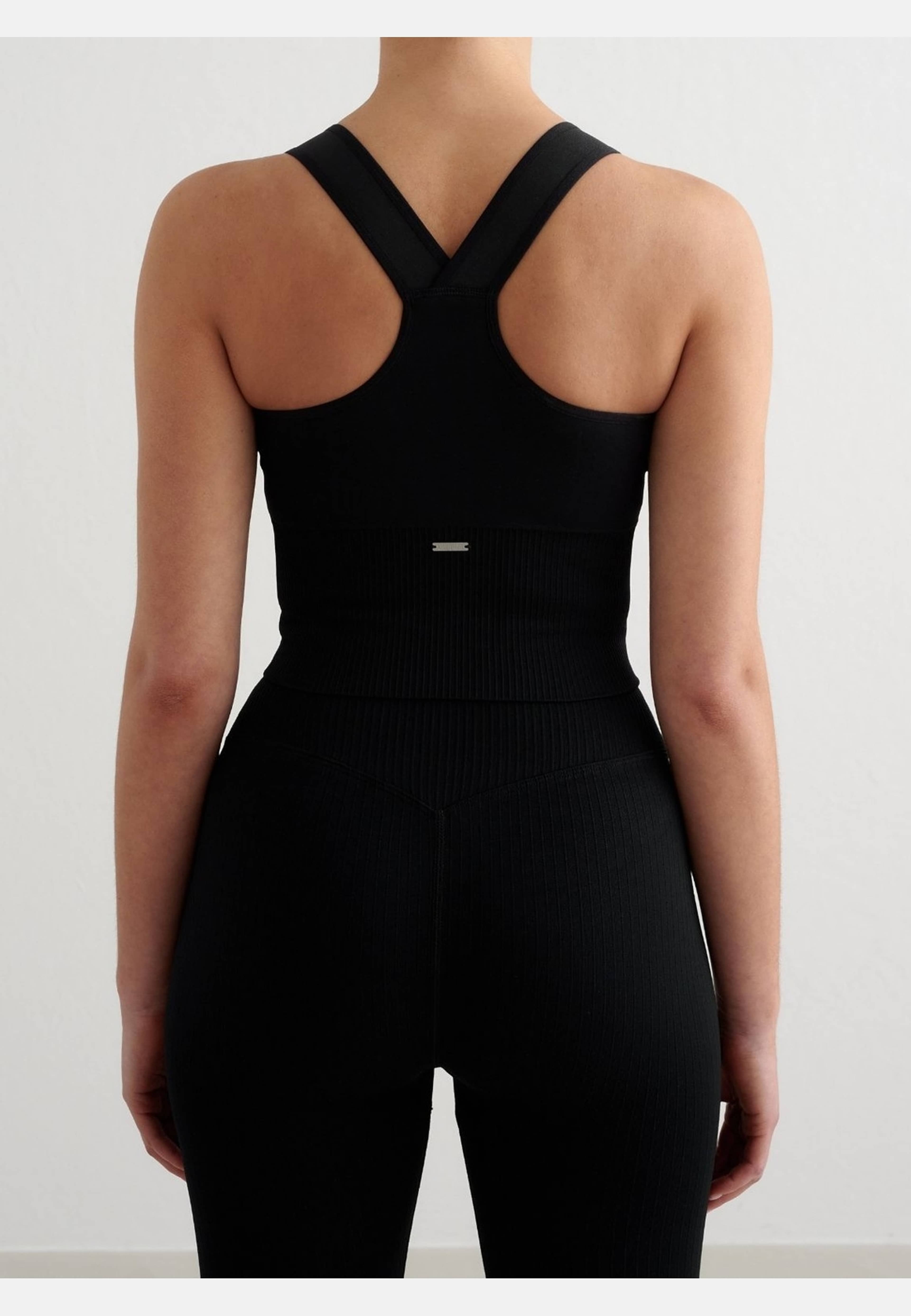 Ribbed Seamless High Support Bralette, från aim'n, i färgen black. Klicka för att öppna bilden i stort format