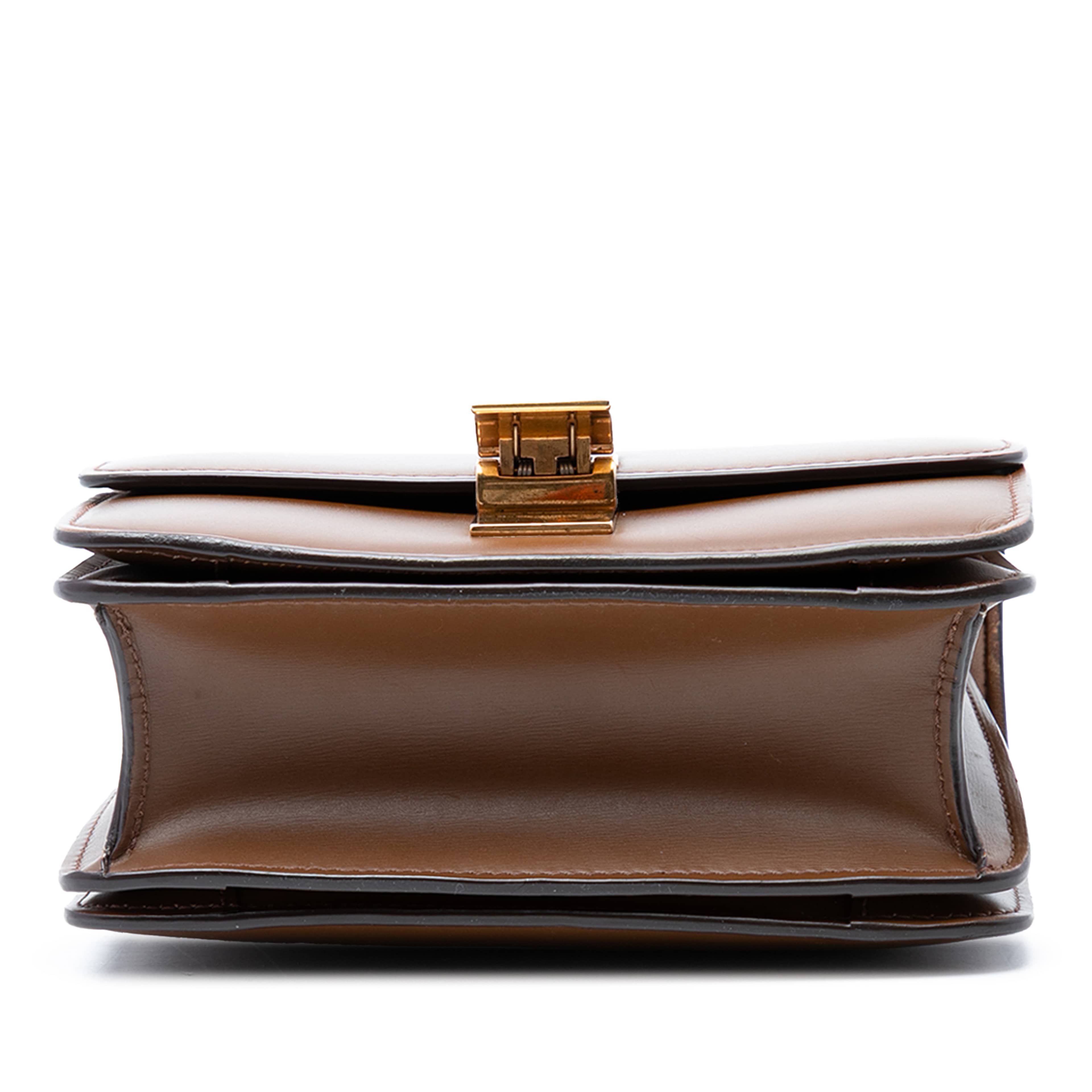 Celine Small Calfskin Classic Box, från Luxclusif, i färgen brun. Klicka för att öppna bilden i stort format