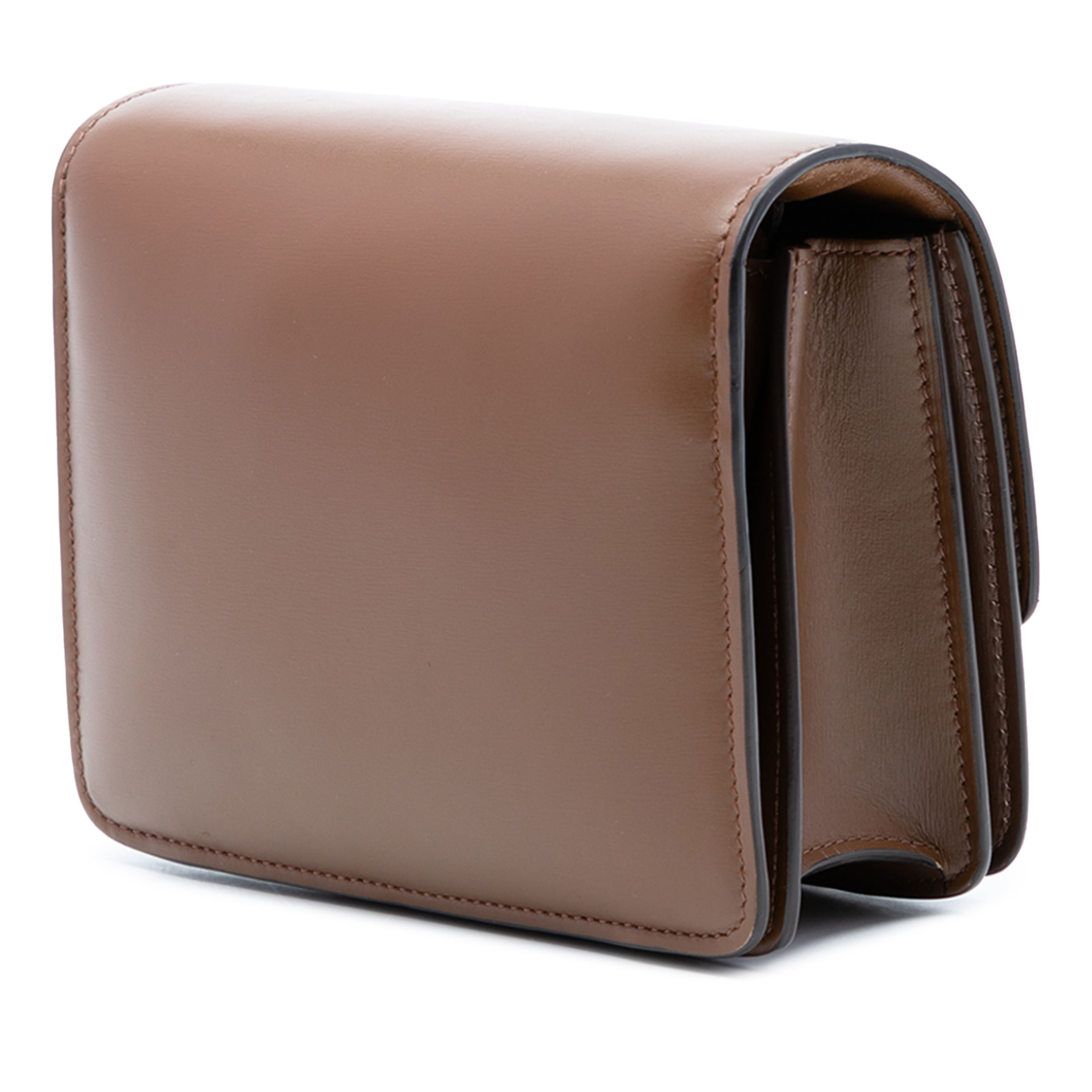 Celine Small Calfskin Classic Box, från Luxclusif, i färgen brun. Klicka för att öppna bilden i stort format
