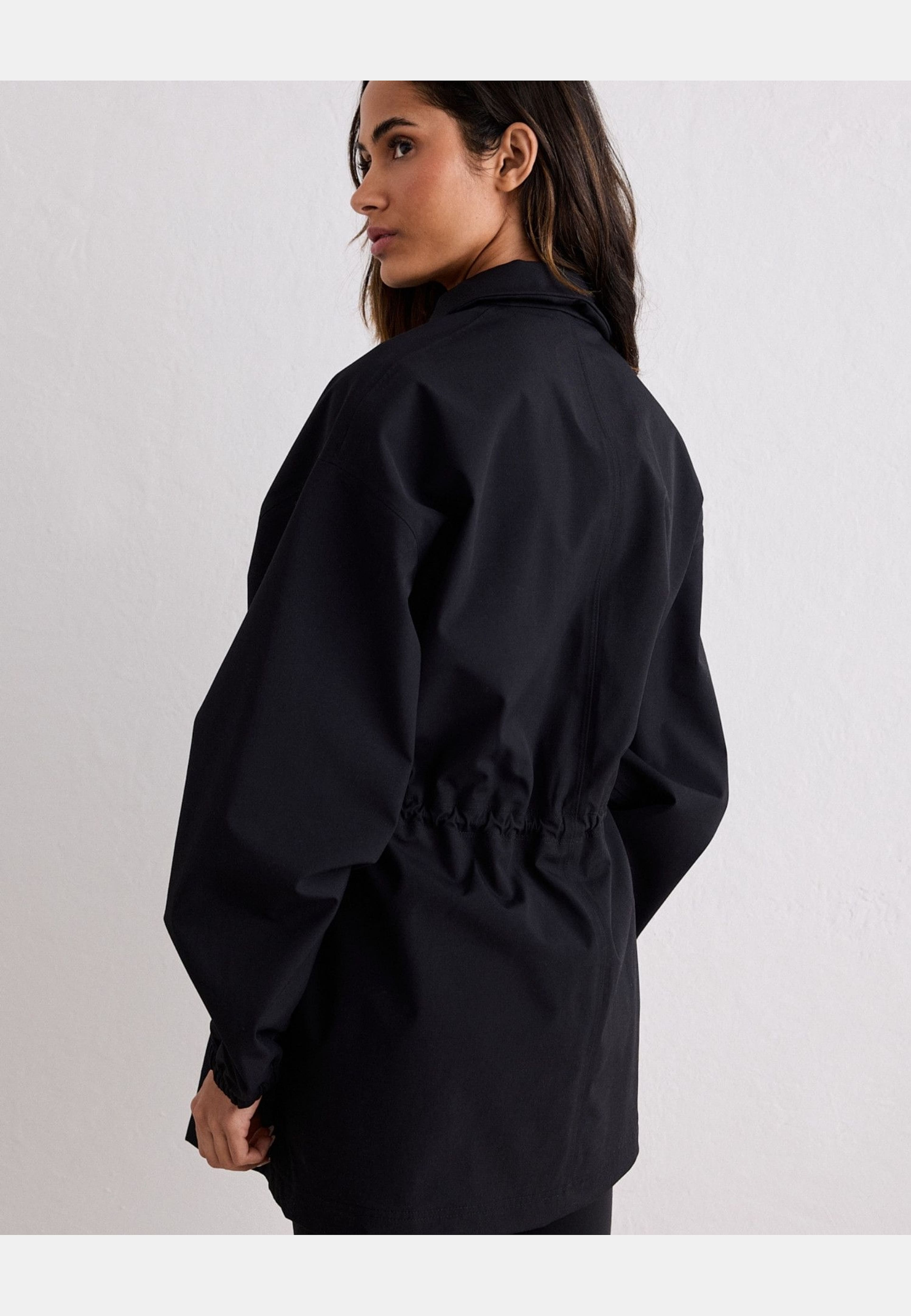 Waterproof Zip Jacket, från aim'n, i färgen black. Klicka för att öppna bilden i stort format
