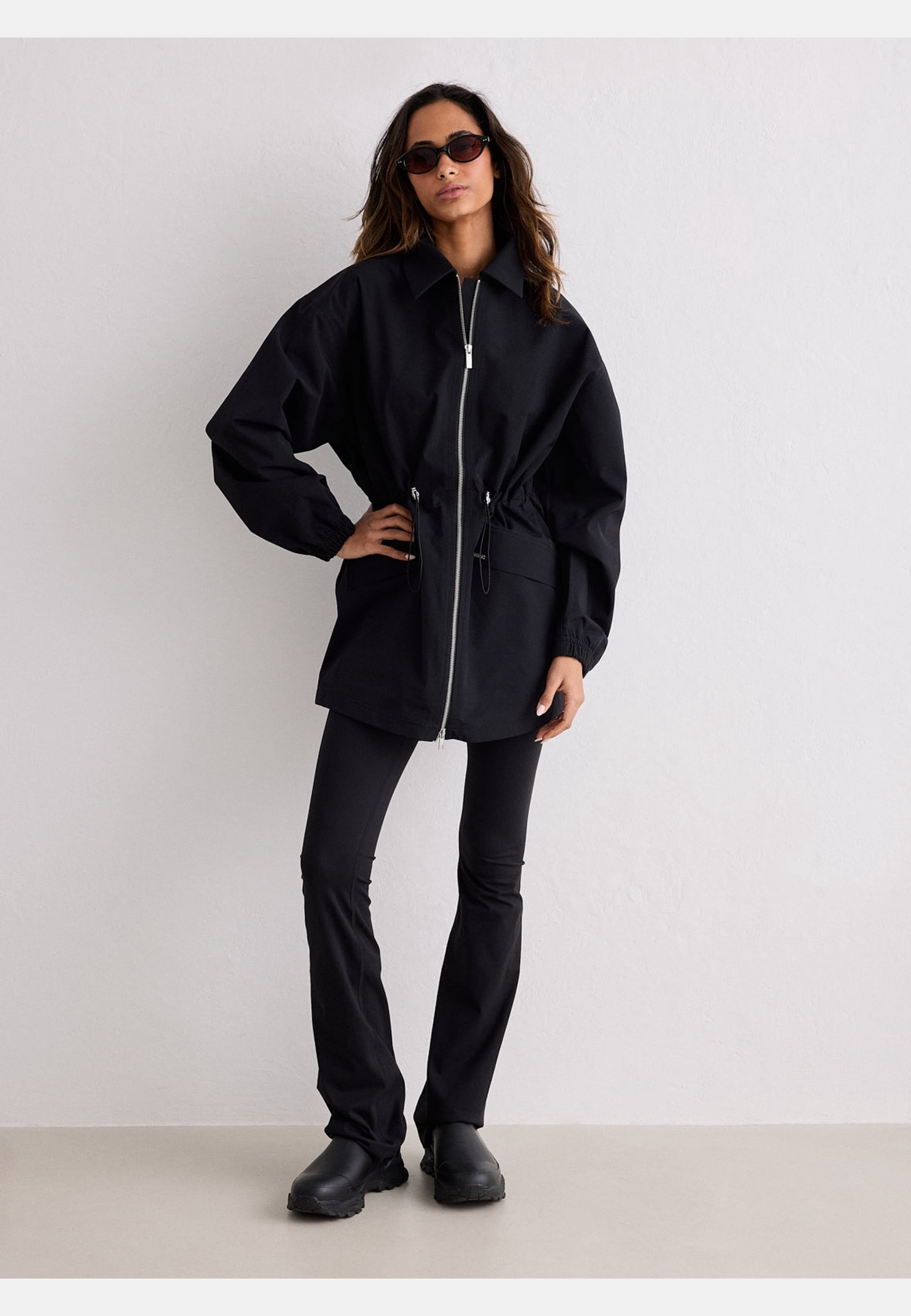 Waterproof Zip Jacket, från aim'n, i färgen black. Klicka för att öppna bilden i stort format