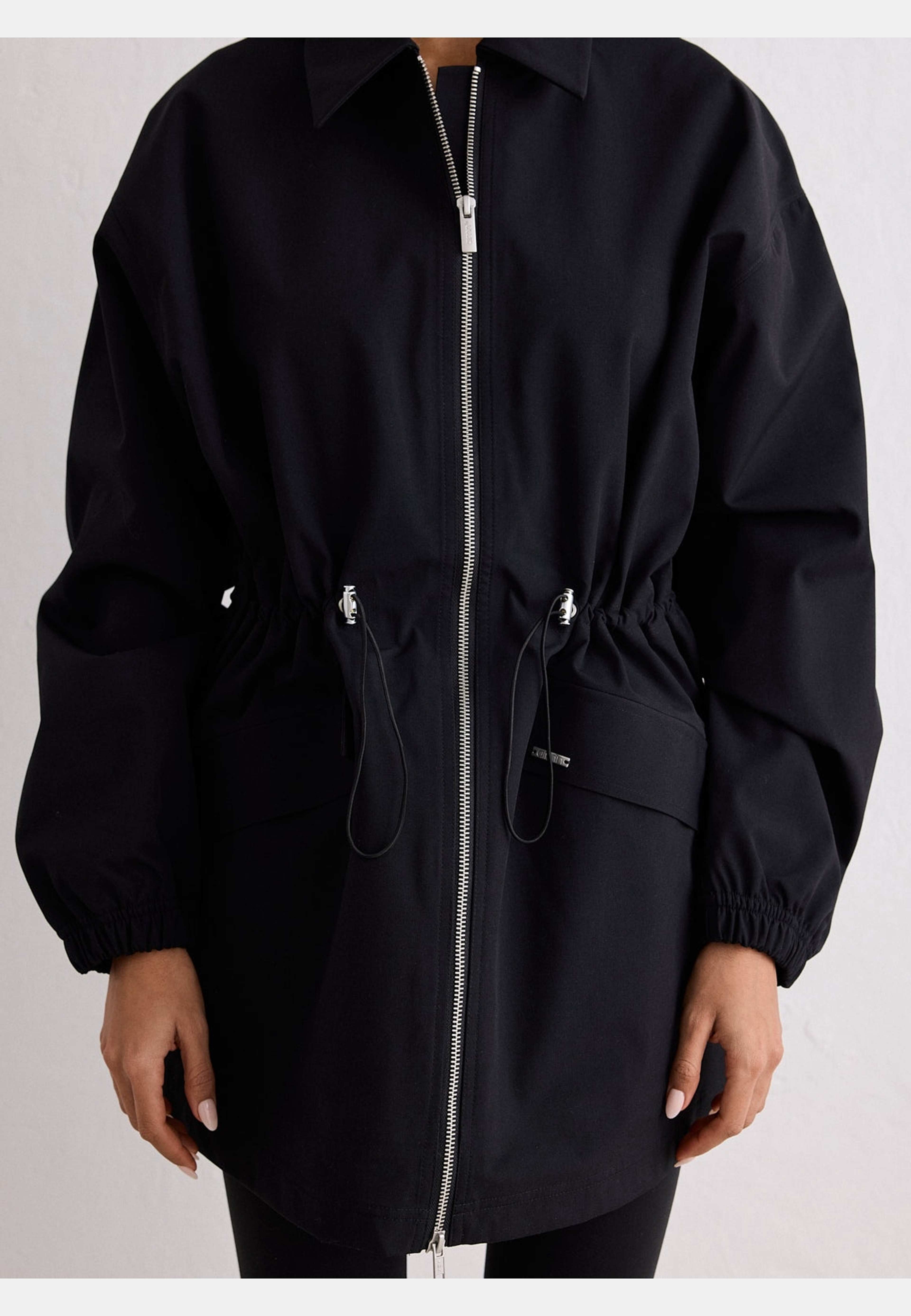 Waterproof Zip Jacket, från aim'n, i färgen black. Klicka för att öppna bilden i stort format