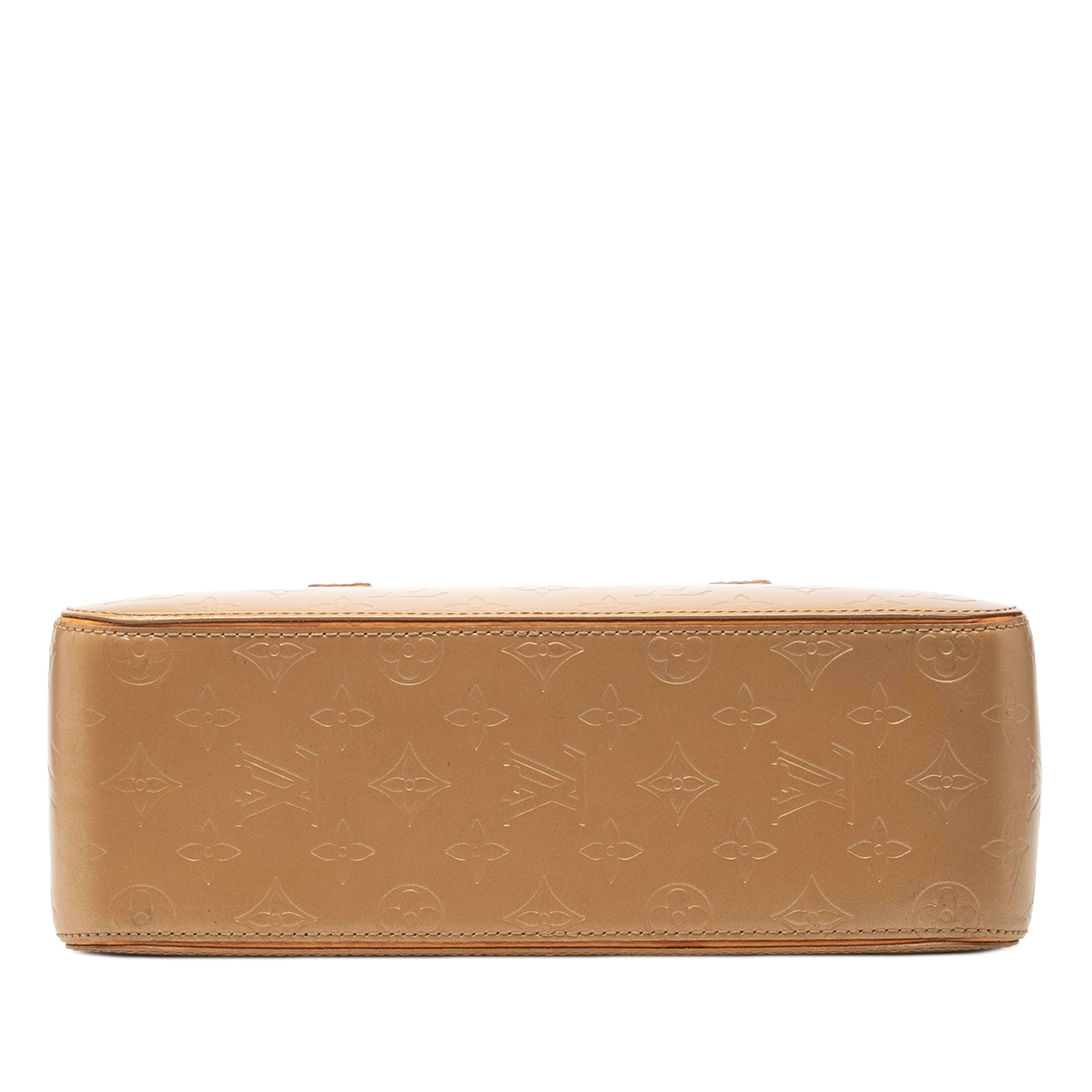 Louis Vuitton Monogram Mat Shelton, från Luxclusif, i färgen gold. Klicka för att öppna bilden i stort format