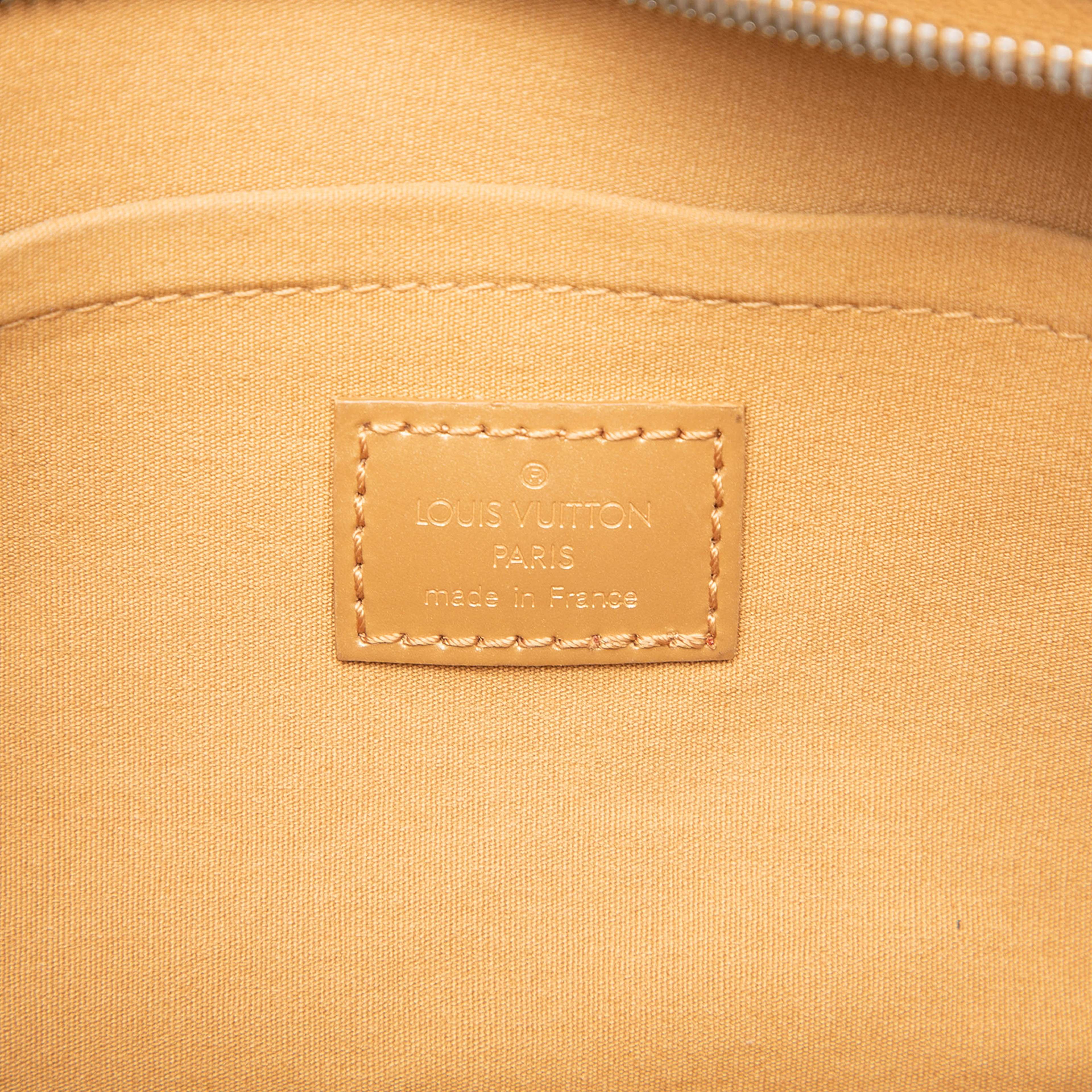 Louis Vuitton Monogram Mat Shelton, från Luxclusif, i färgen gold. Klicka för att öppna bilden i stort format