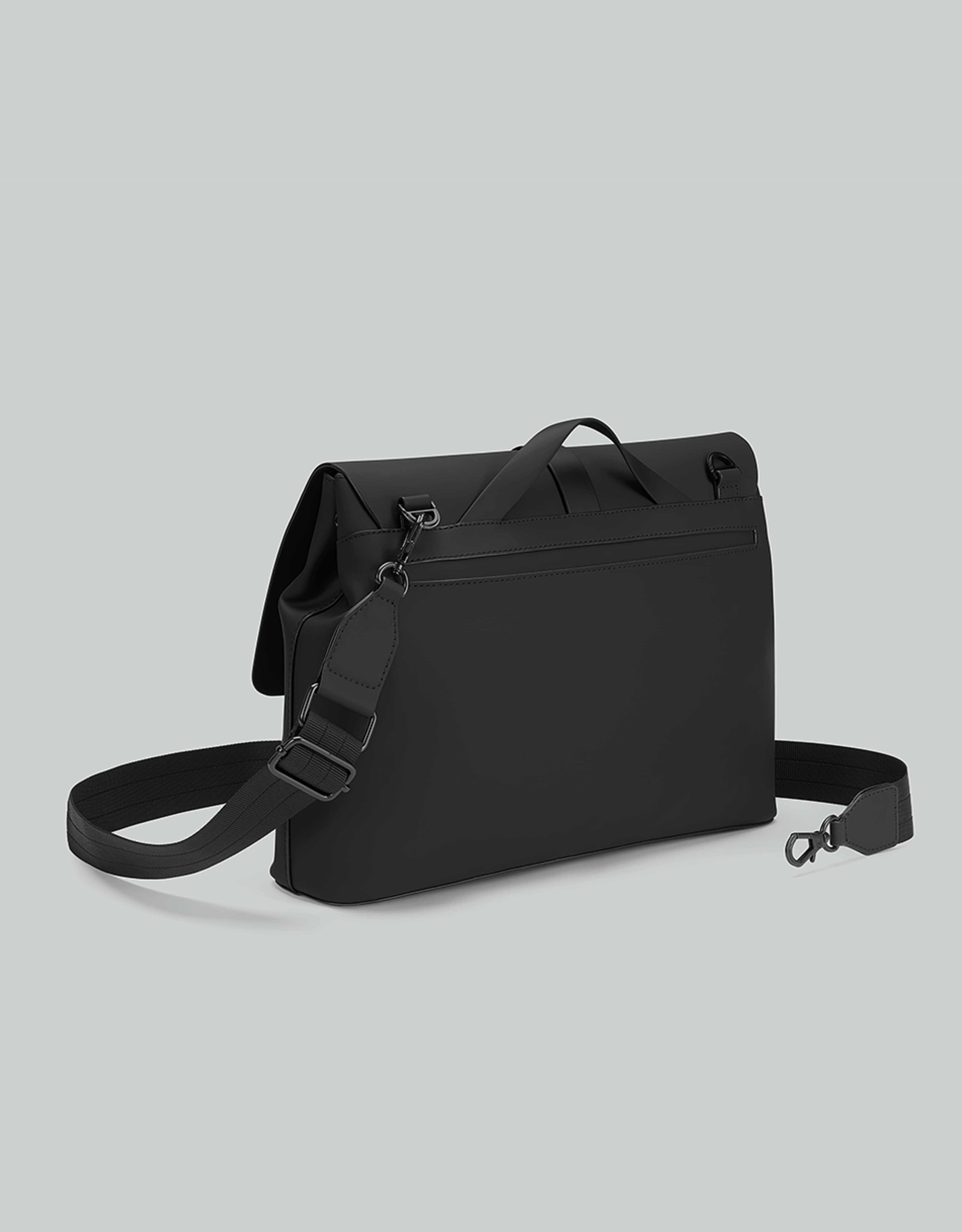 Spläsh Crossbody Large 14", från Gaston Luga, i färgen black. Klicka för att öppna bilden i stort format