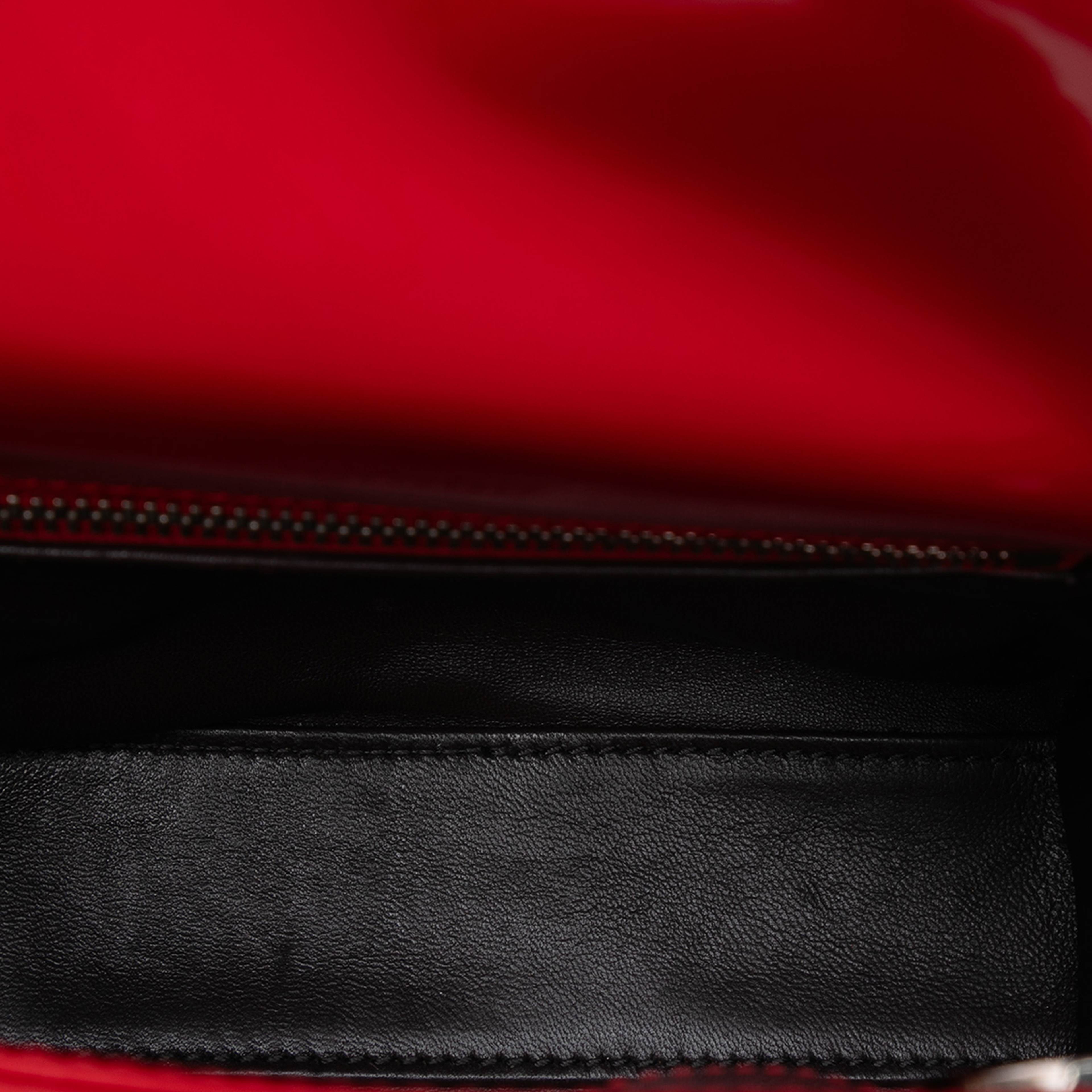 Dior Mini Patent Lady Dior, från Luxclusif, i färgen red. Klicka för att öppna bilden i stort format