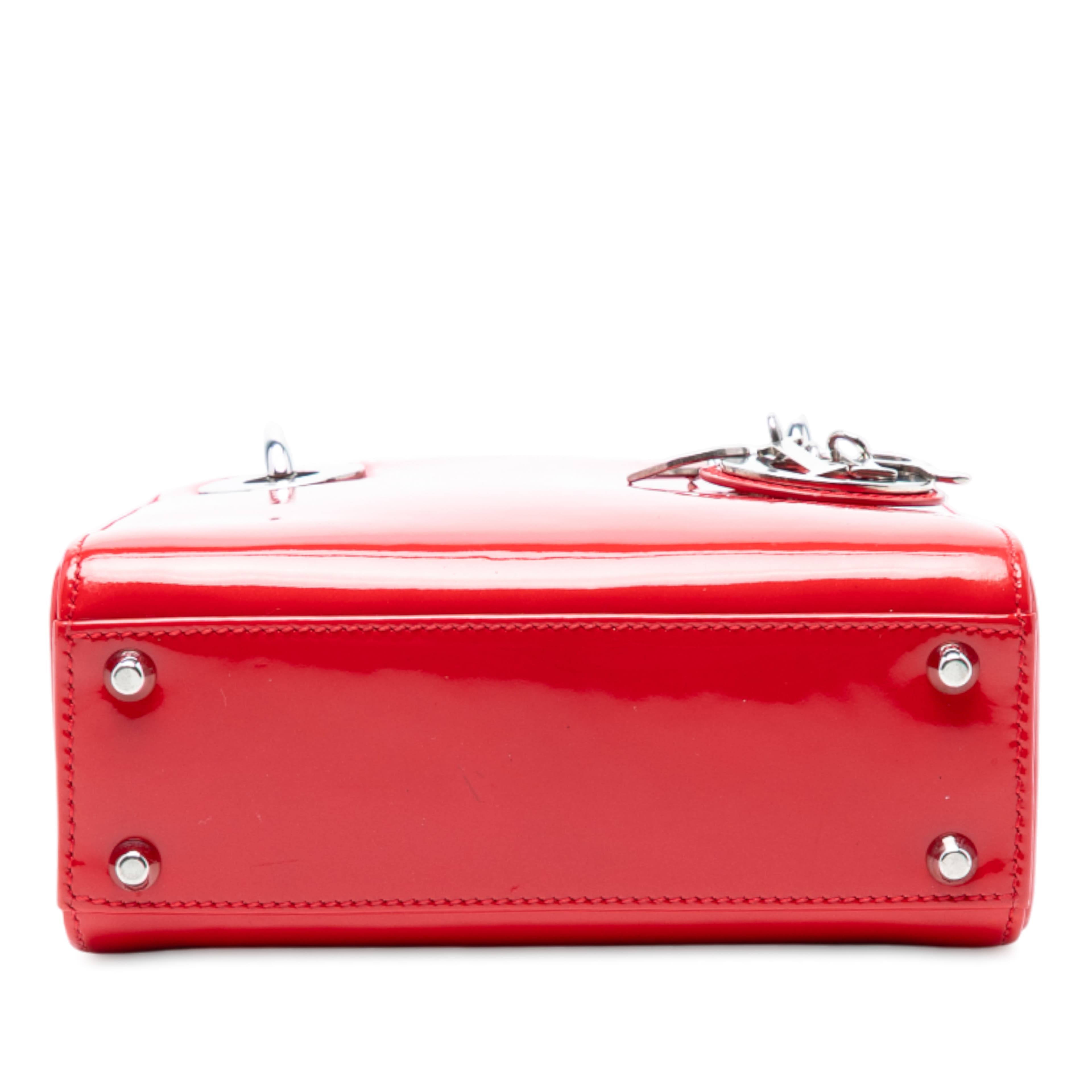 Dior Mini Patent Lady Dior, från Luxclusif, i färgen red. Klicka för att öppna bilden i stort format