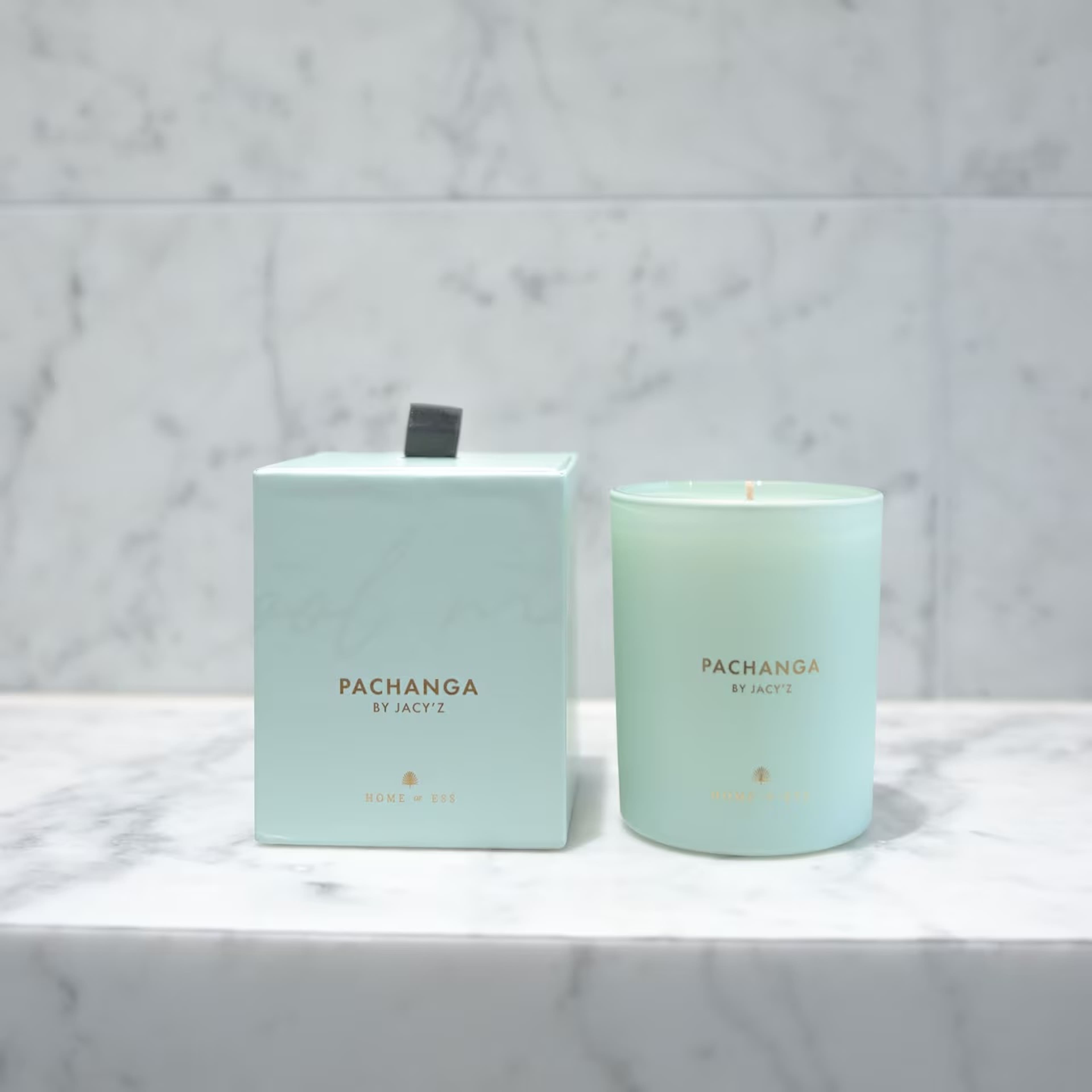 Pachanga By Jacyz -doftljus, från Home of ESS, i färgen blue. Klicka för att öppna bilden i stort format