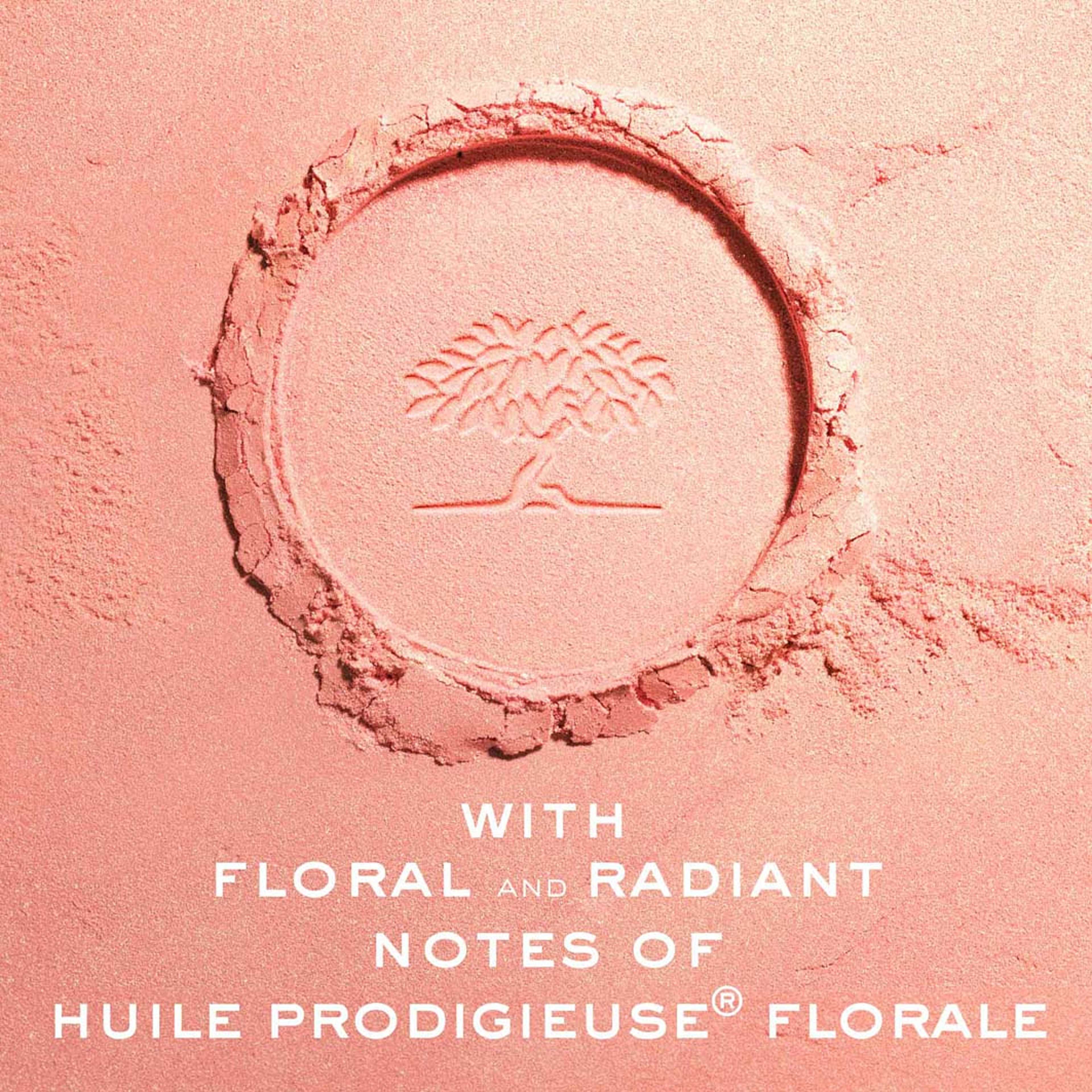 Prodigieux La Poudre Eclat Illuminating, från NUXE. Klicka för att öppna bilden i stort format
