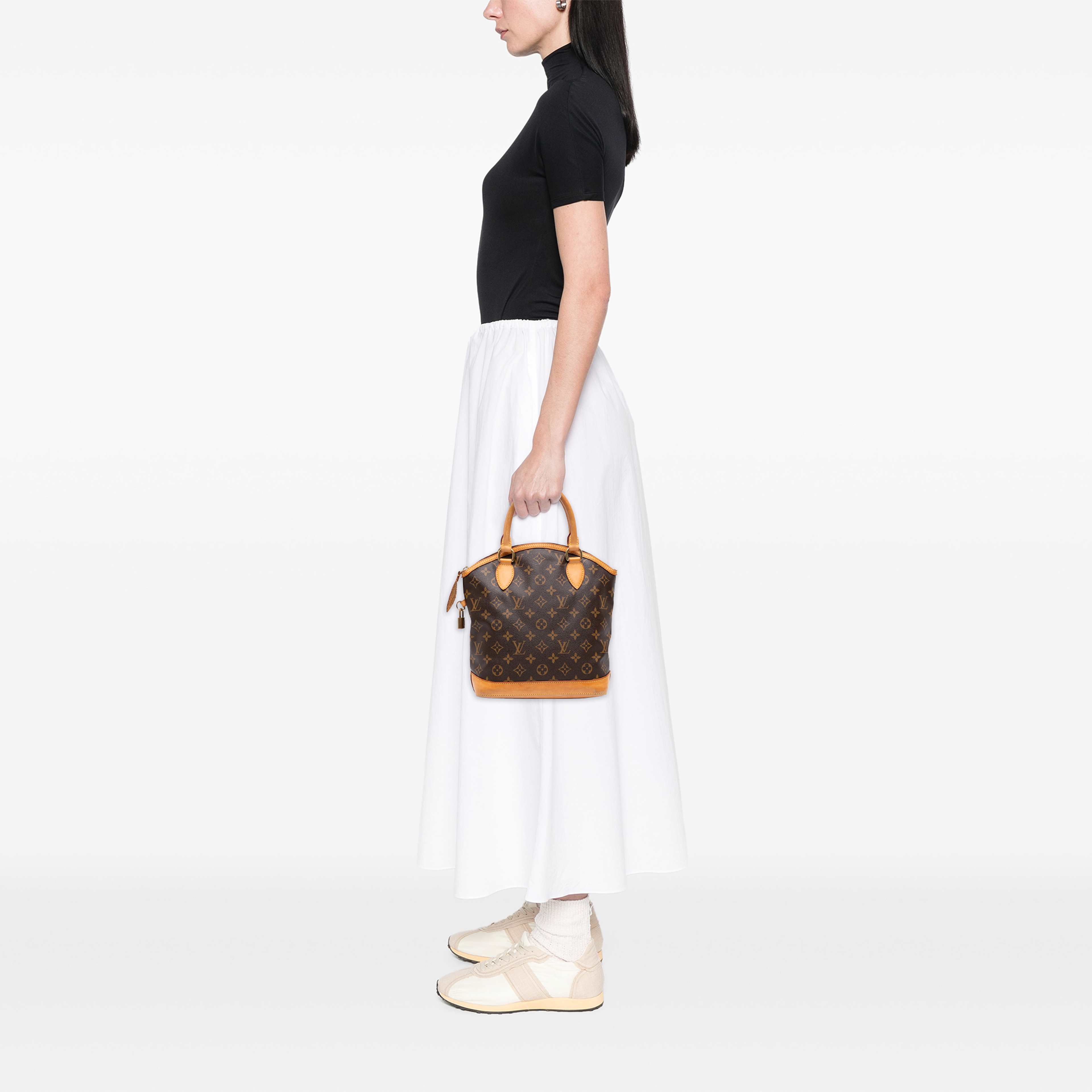 Louis Vuitton Monogram Lockit Pm, från Luxclusif, i färgen brun. Klicka för att öppna bilden i stort format
