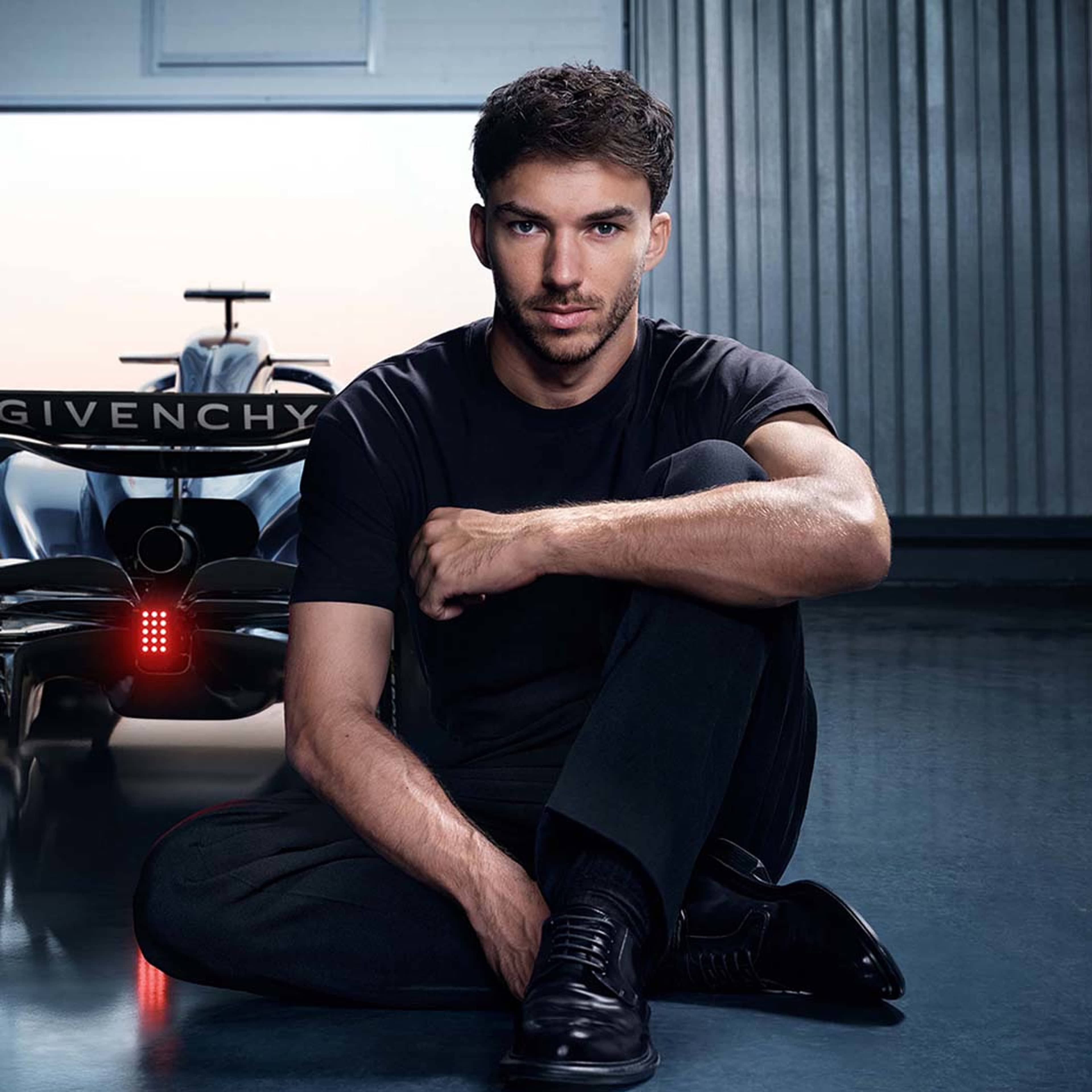 Gentleman Society Sport Eau de parfum, från Givenchy. Klicka för att öppna bilden i stort format