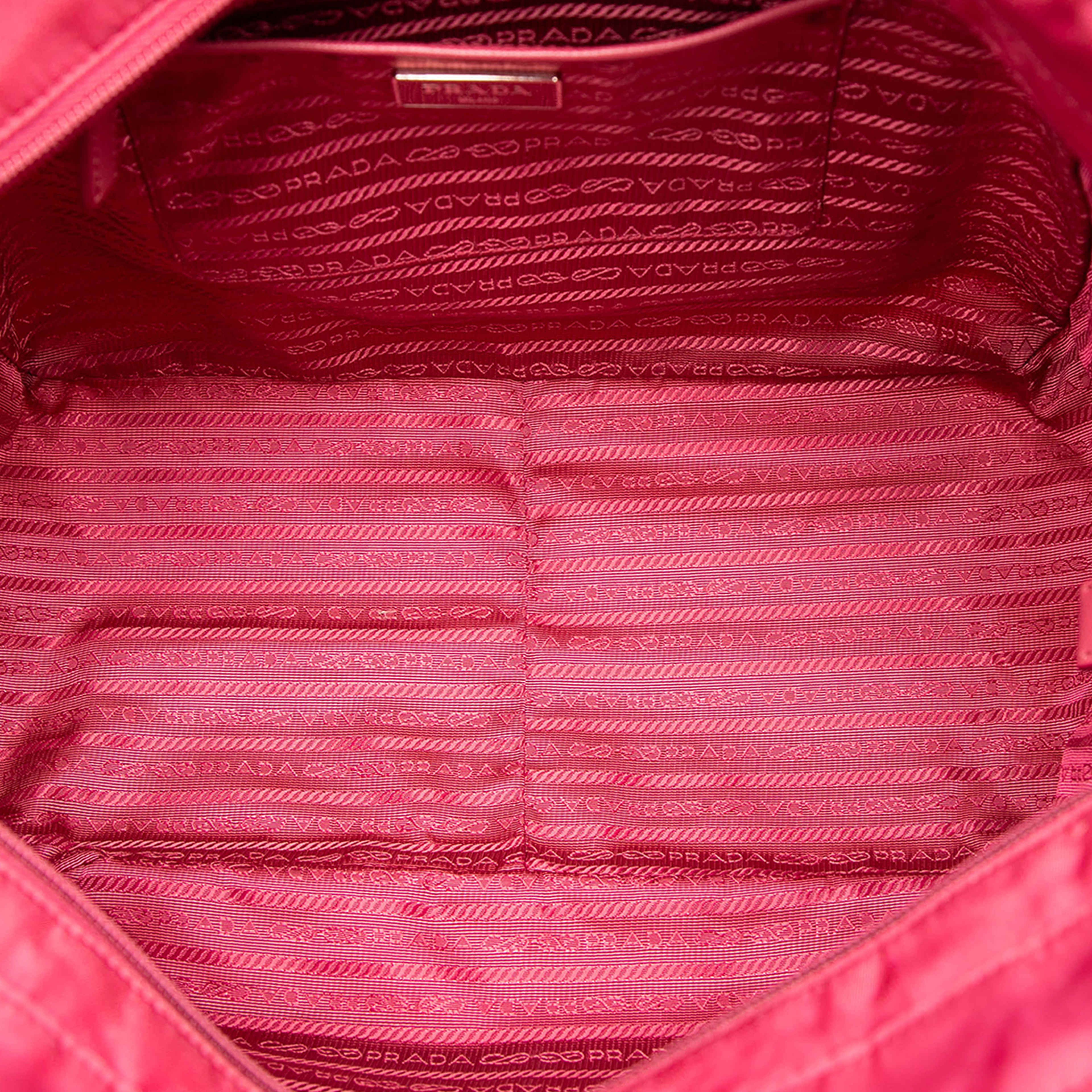 Prada Tessuto Satchel, från Luxclusif, i färgen pink. Klicka för att öppna bilden i stort format