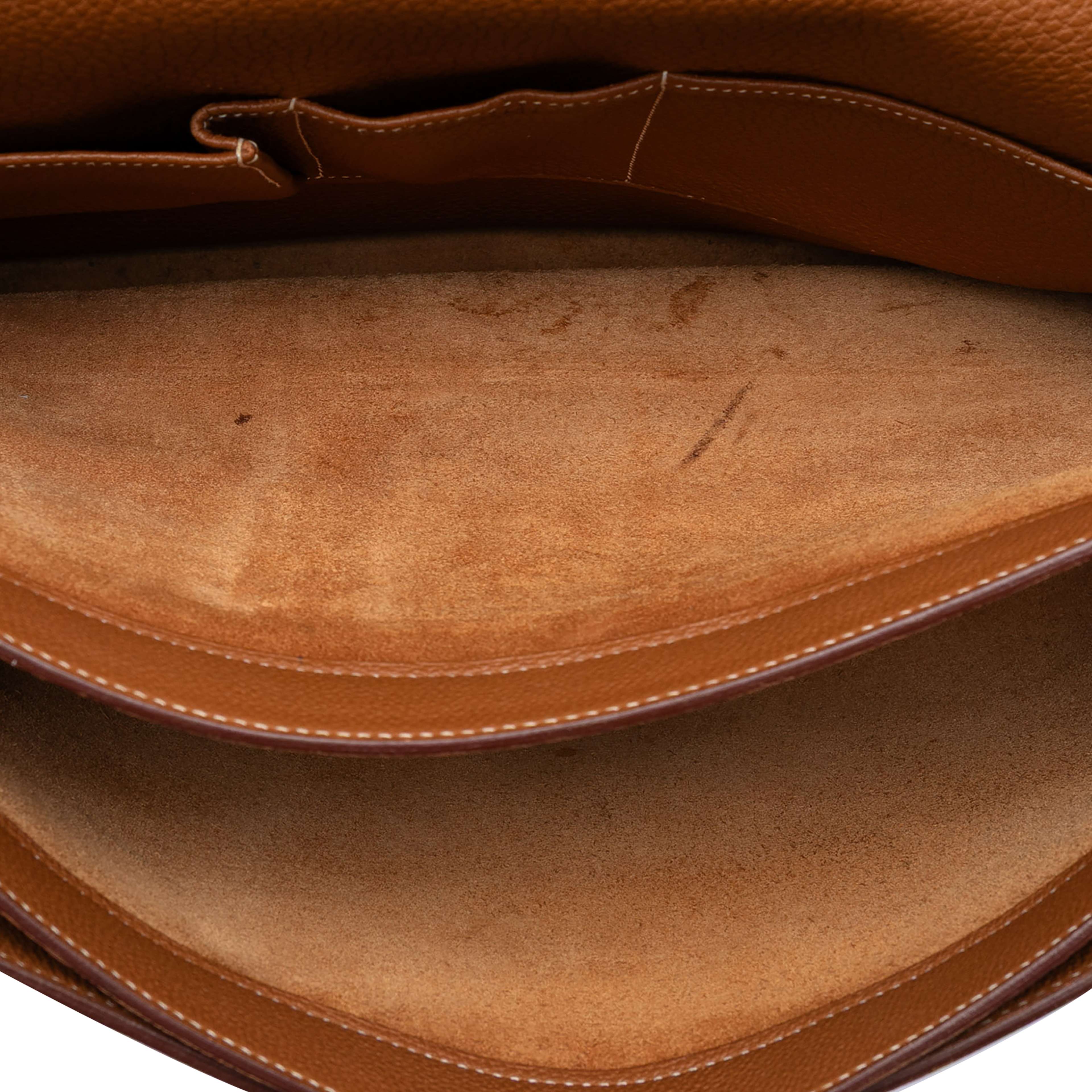 Hermès Togo Sac A Depeches 41, från Luxclusif, i färgen brown. Klicka för att öppna bilden i stort format