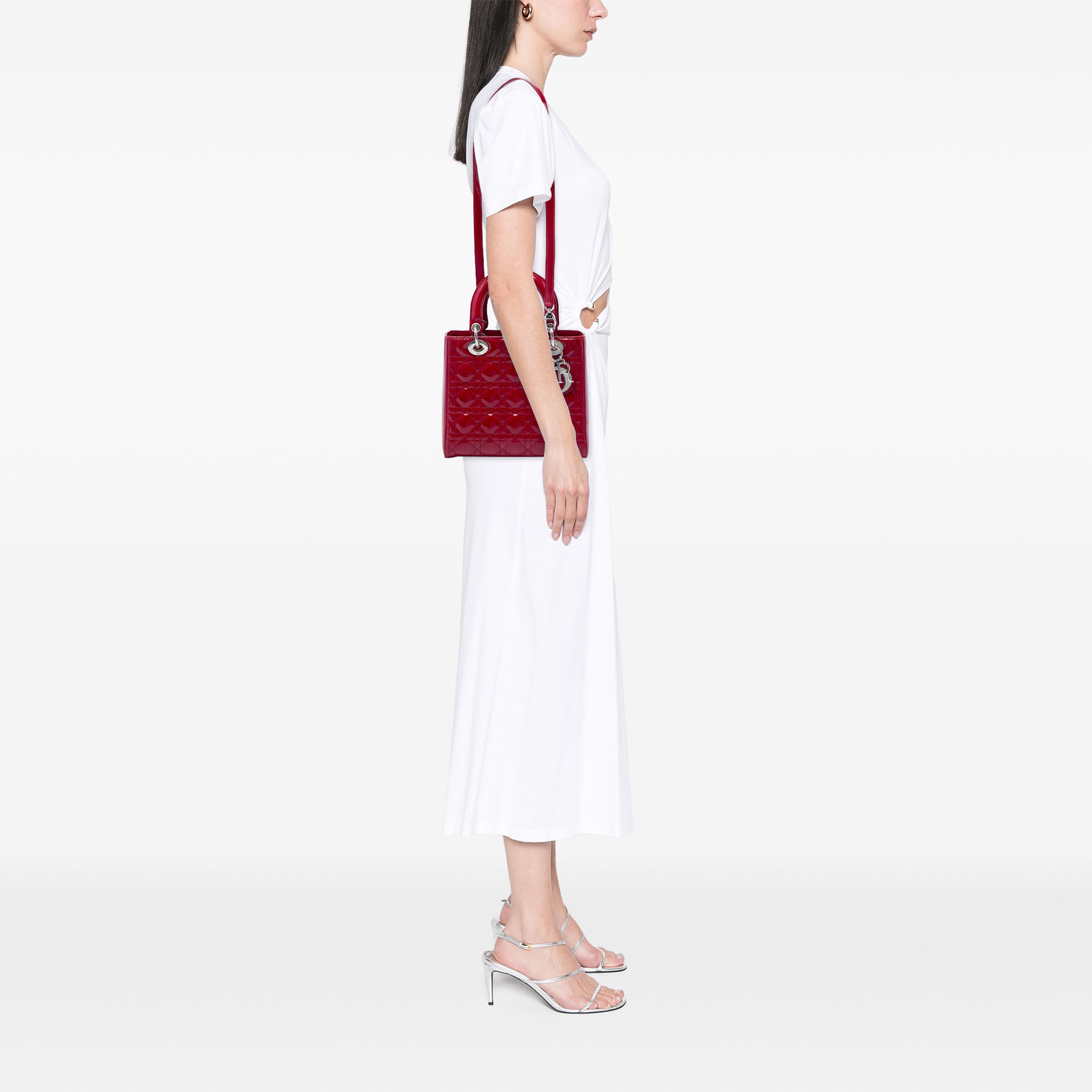 Dior Medium Patent Cannage Lady Dior, från Luxclusif, i färgen röd. Klicka för att öppna bilden i stort format