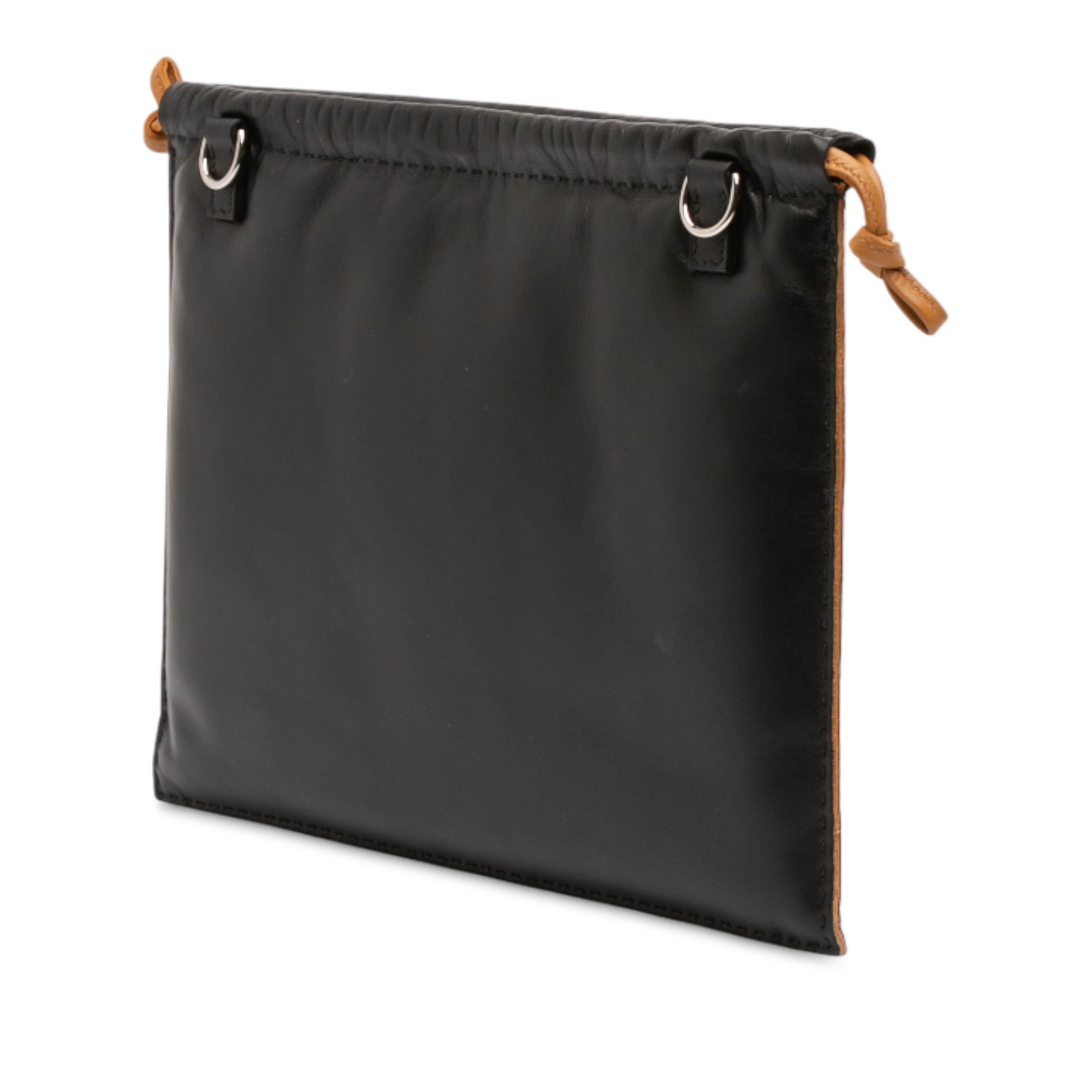Hermès Milo Lambskin Pilo Pouch, från Luxclusif, i färgen black. Klicka för att öppna bilden i stort format
