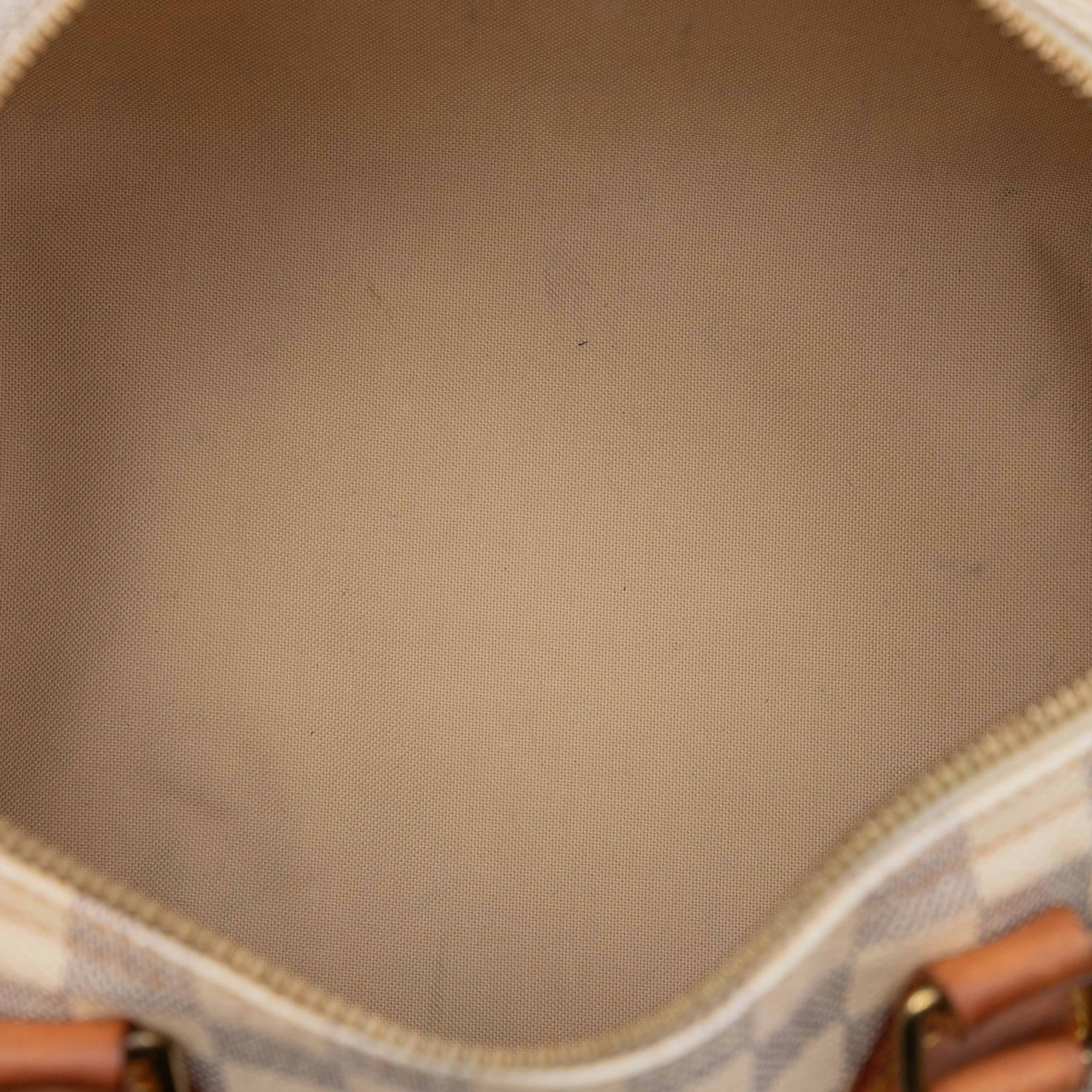 Louis Vuitton Damier Azur Speedy 30, från Luxclusif, i färgen white. Klicka för att öppna bilden i stort format