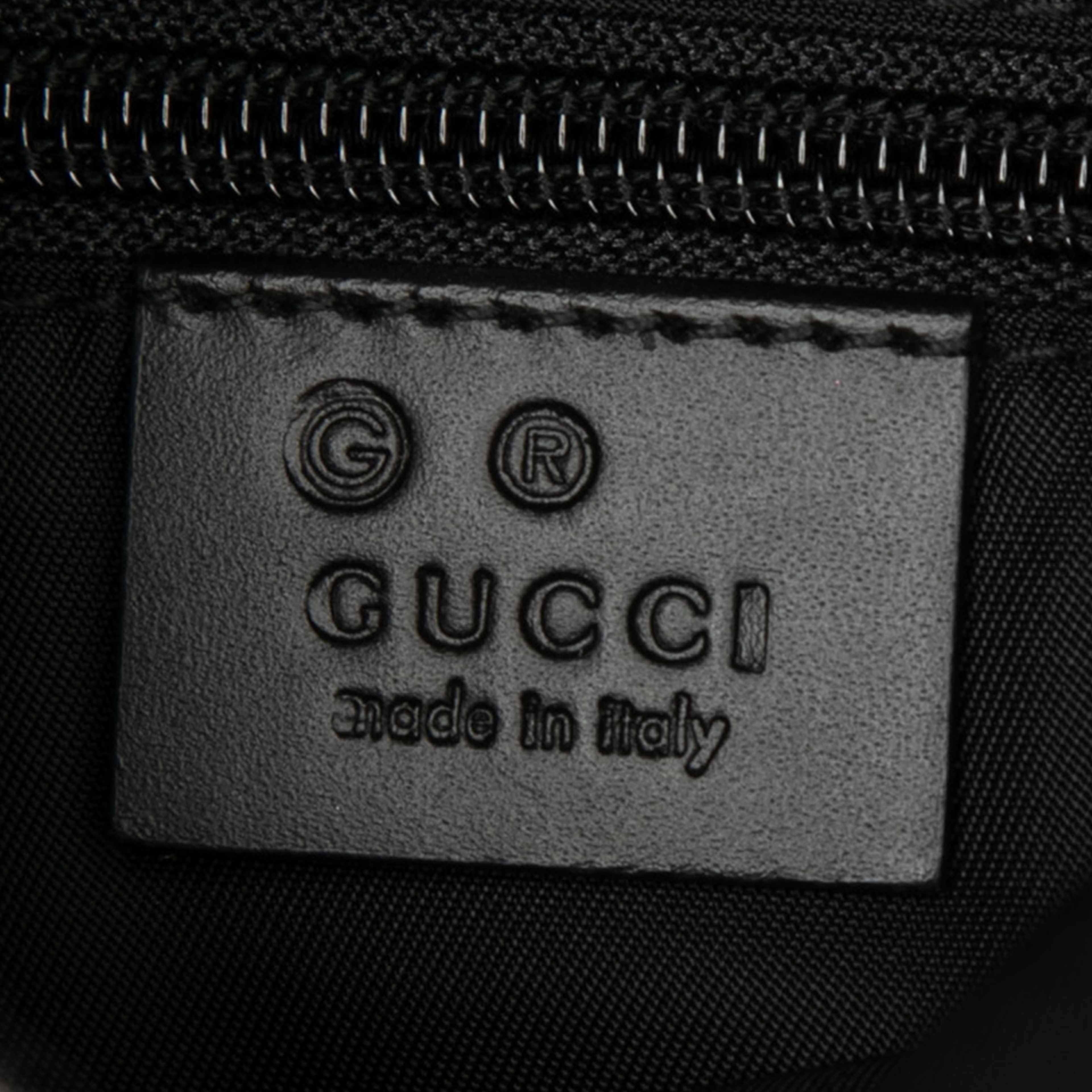 Gucci Canvas Techno Web Fold Over Backpack, från Luxclusif, i färgen black. Klicka för att öppna bilden i stort format