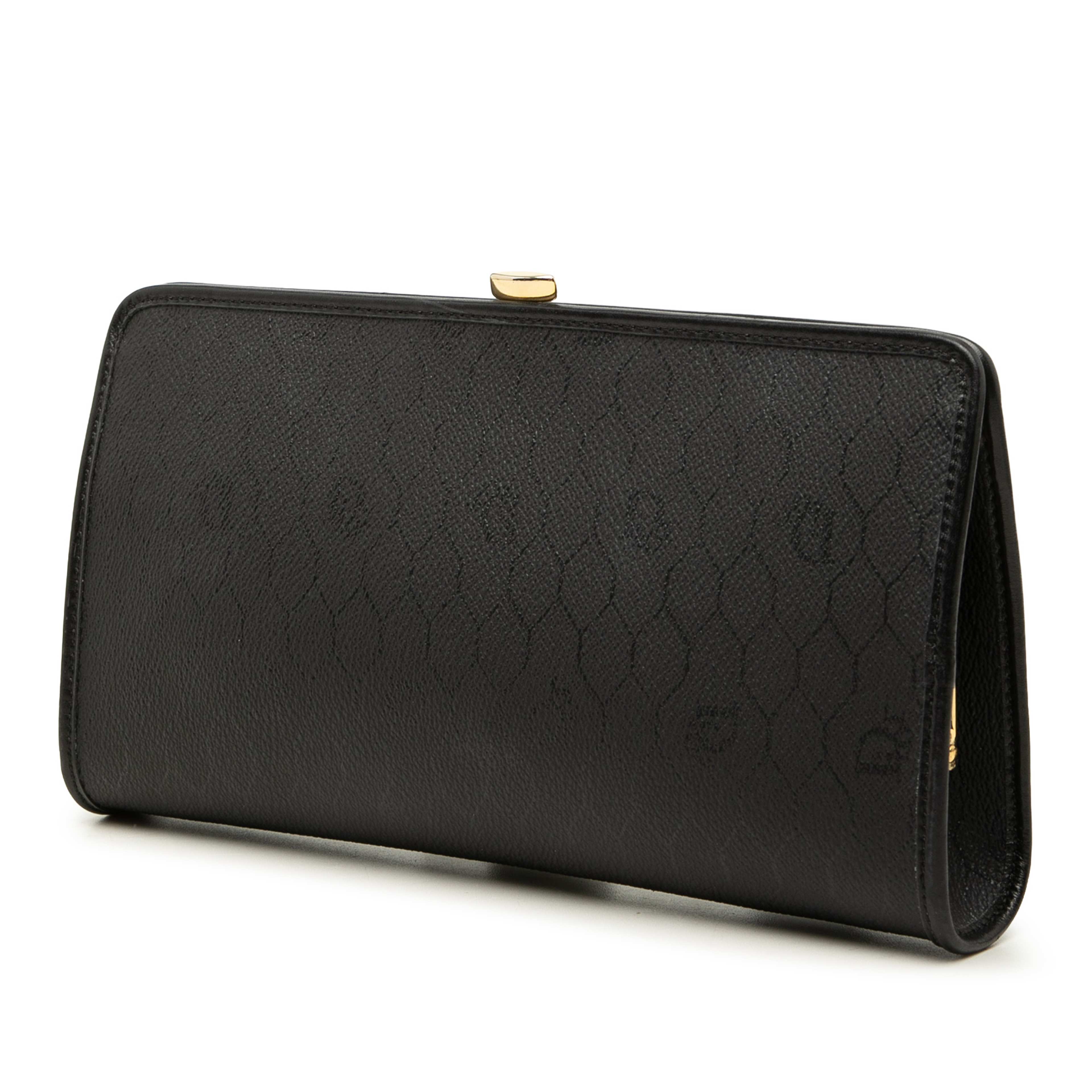 Dior Honeycomb Coated Canvas Clutch, från Luxclusif, i färgen svart. Klicka för att öppna bilden i stort format
