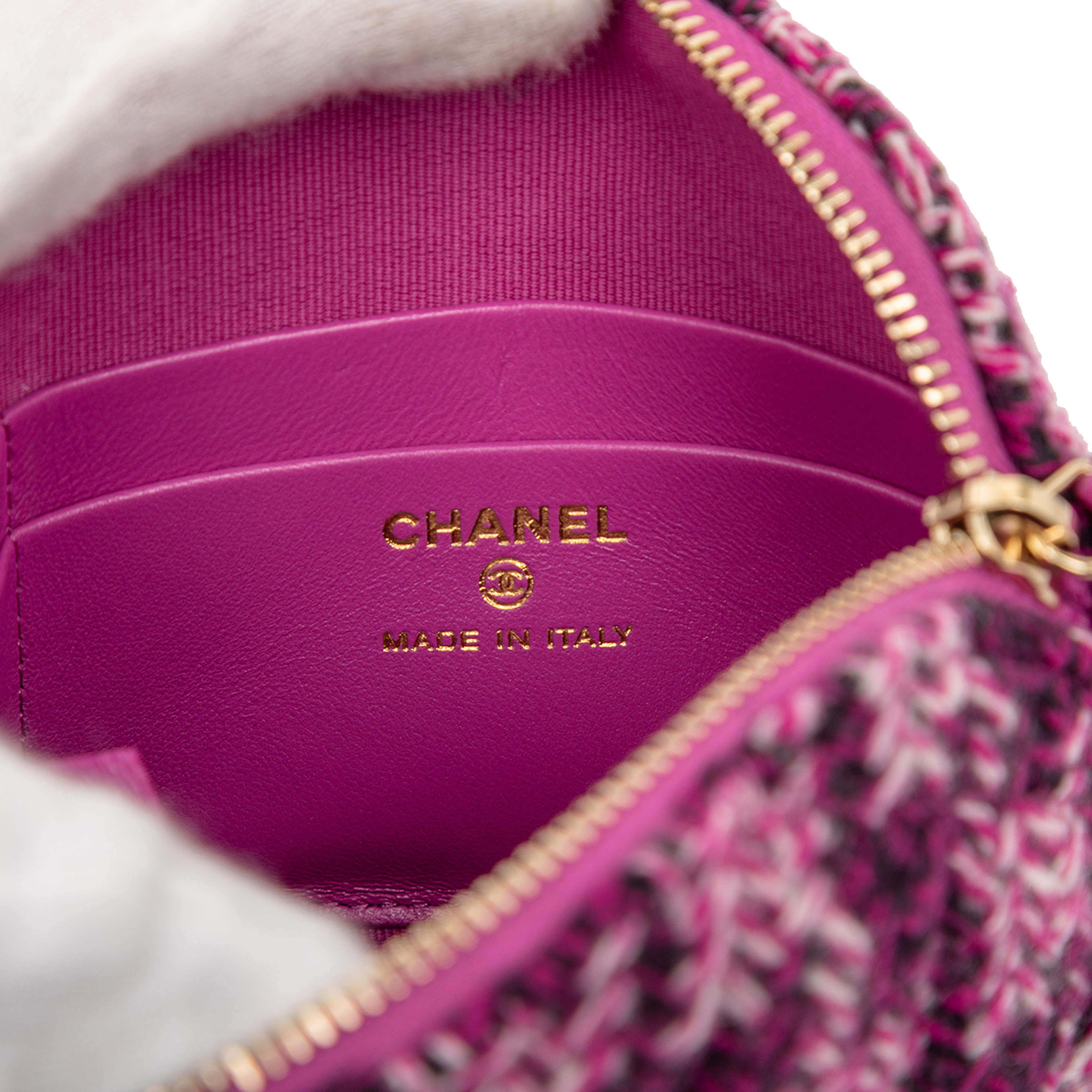 Chanel Cc Tweed Houndstooth Clutch On Chain, från Luxclusif, i färgen magenta. Klicka för att öppna bilden i stort format