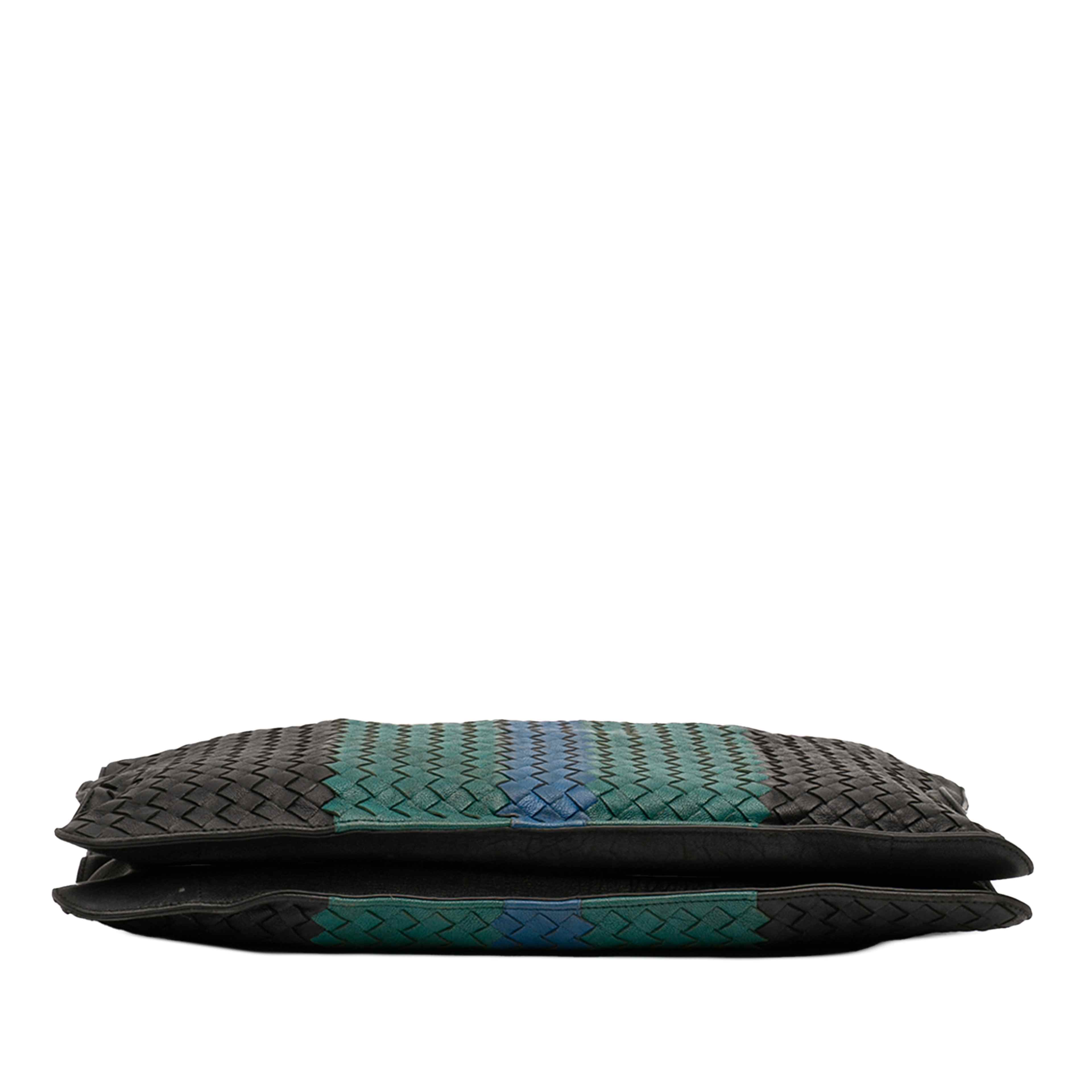 Bottega Veneta Nappa Intrecciato Club Fume Briefcase, från Luxclusif, i färgen black. Klicka för att öppna bilden i stort format