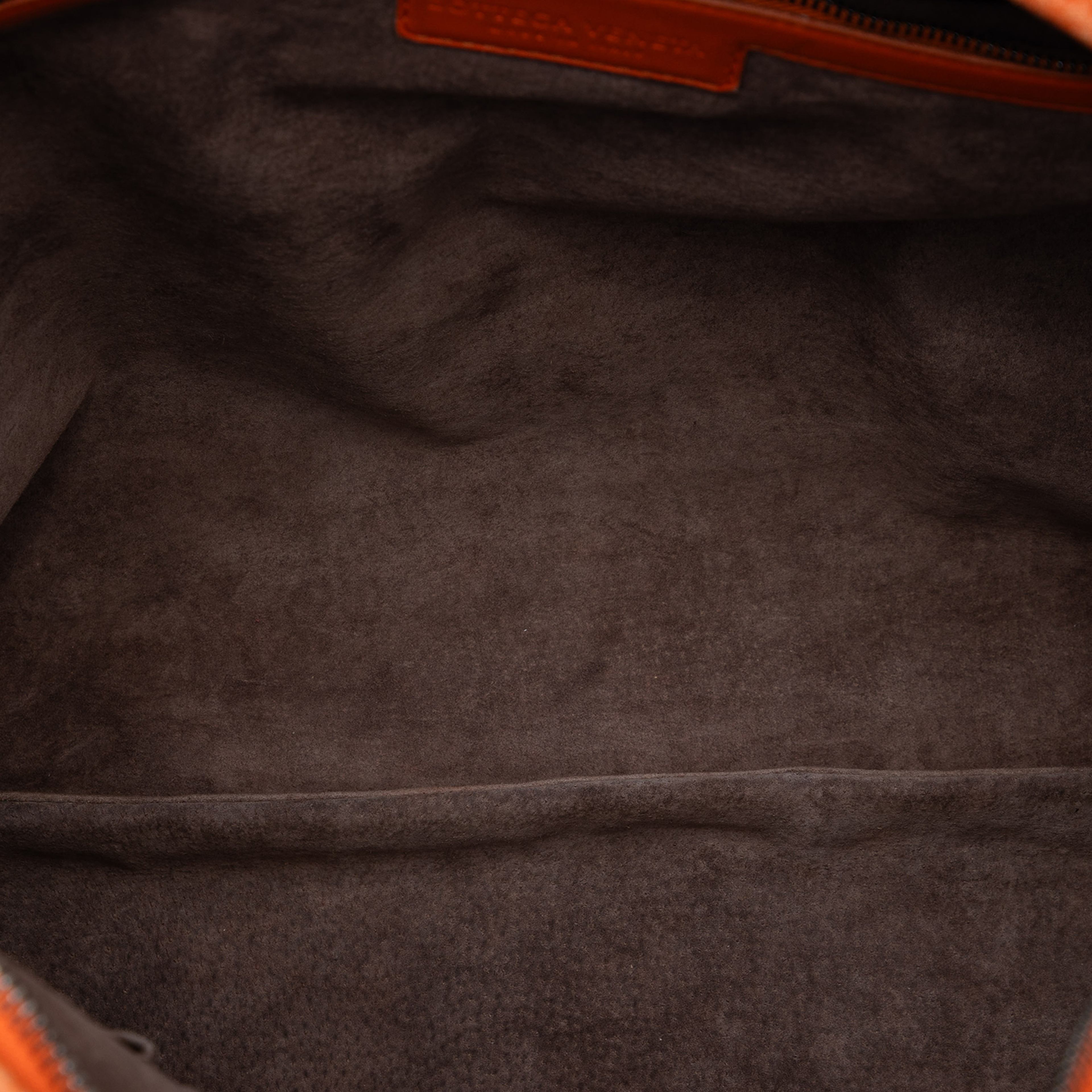 Bottega Veneta Large Nappa Intrecciato Fuzzy Veneta Hobo, från Luxclusif, i färgen orange. Klicka för att öppna bilden i stort format