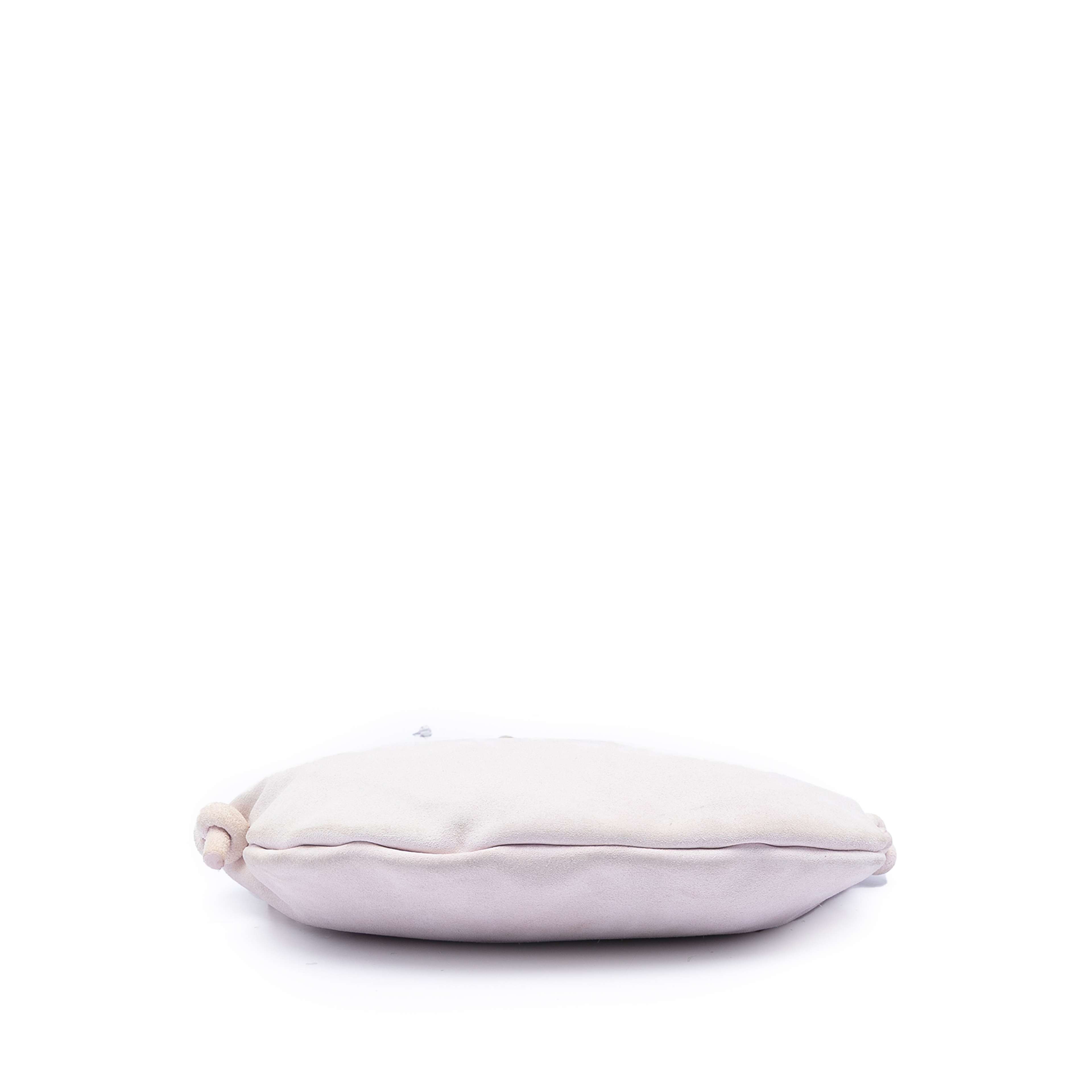 Bottega Veneta Suede Turn Pouch, från Luxclusif, i färgen light pink. Klicka för att öppna bilden i stort format