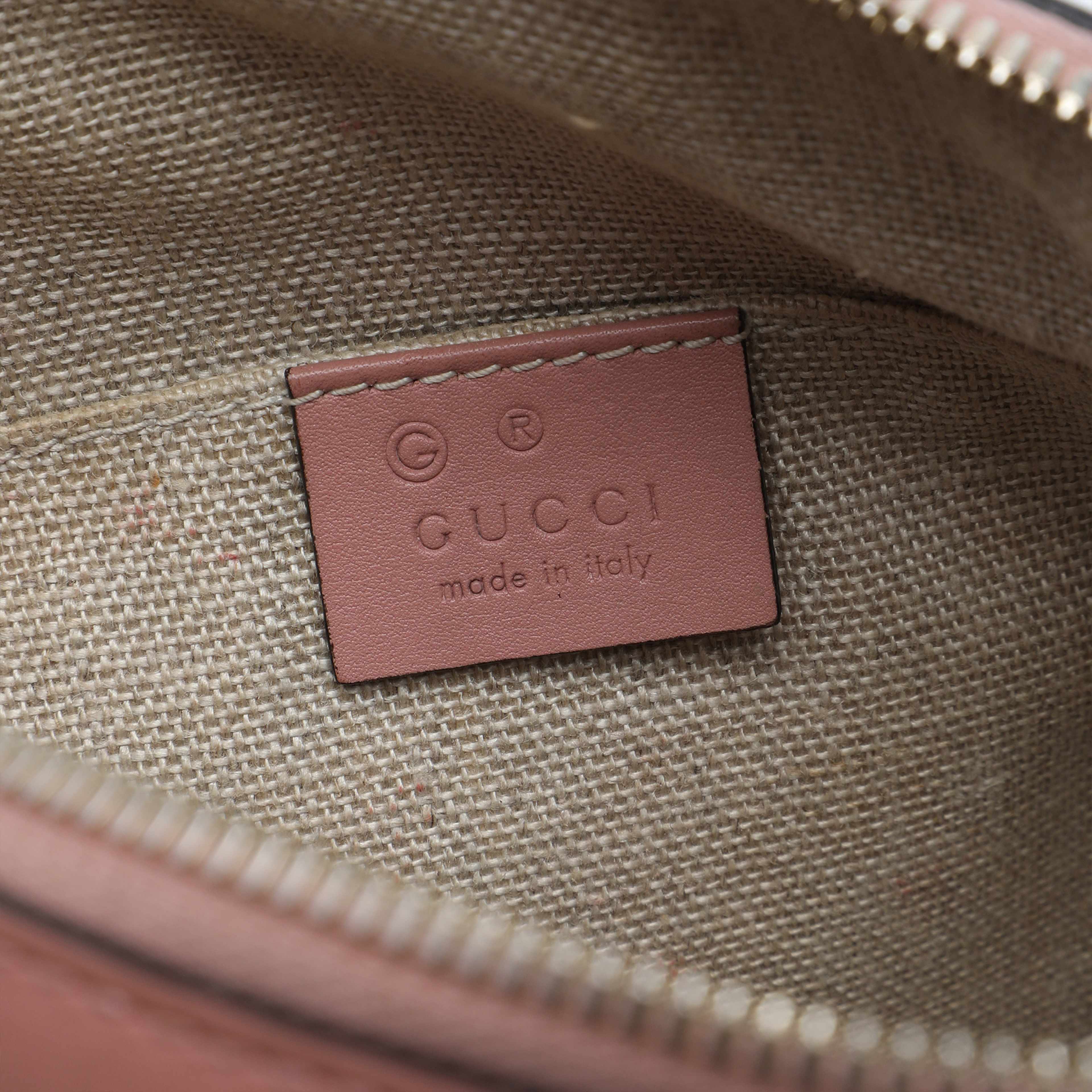 Gucci Mini Microguccissima Dome Satchel, från Luxclusif, i färgen rosa. Klicka för att öppna bilden i stort format