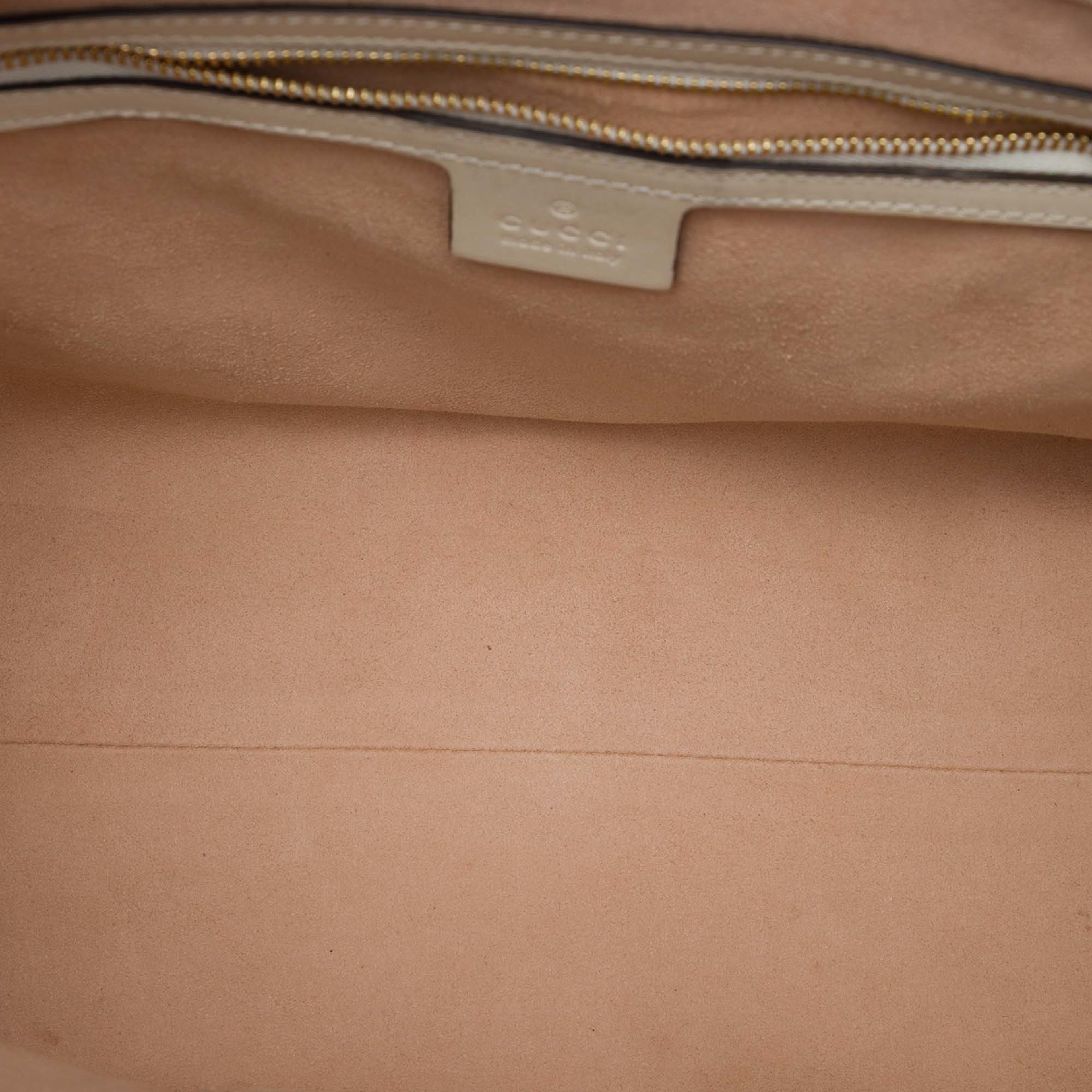 Gucci Medium Gg Supreme Padlock Tote, från Luxclusif, i färgen vit. Klicka för att öppna bilden i stort format