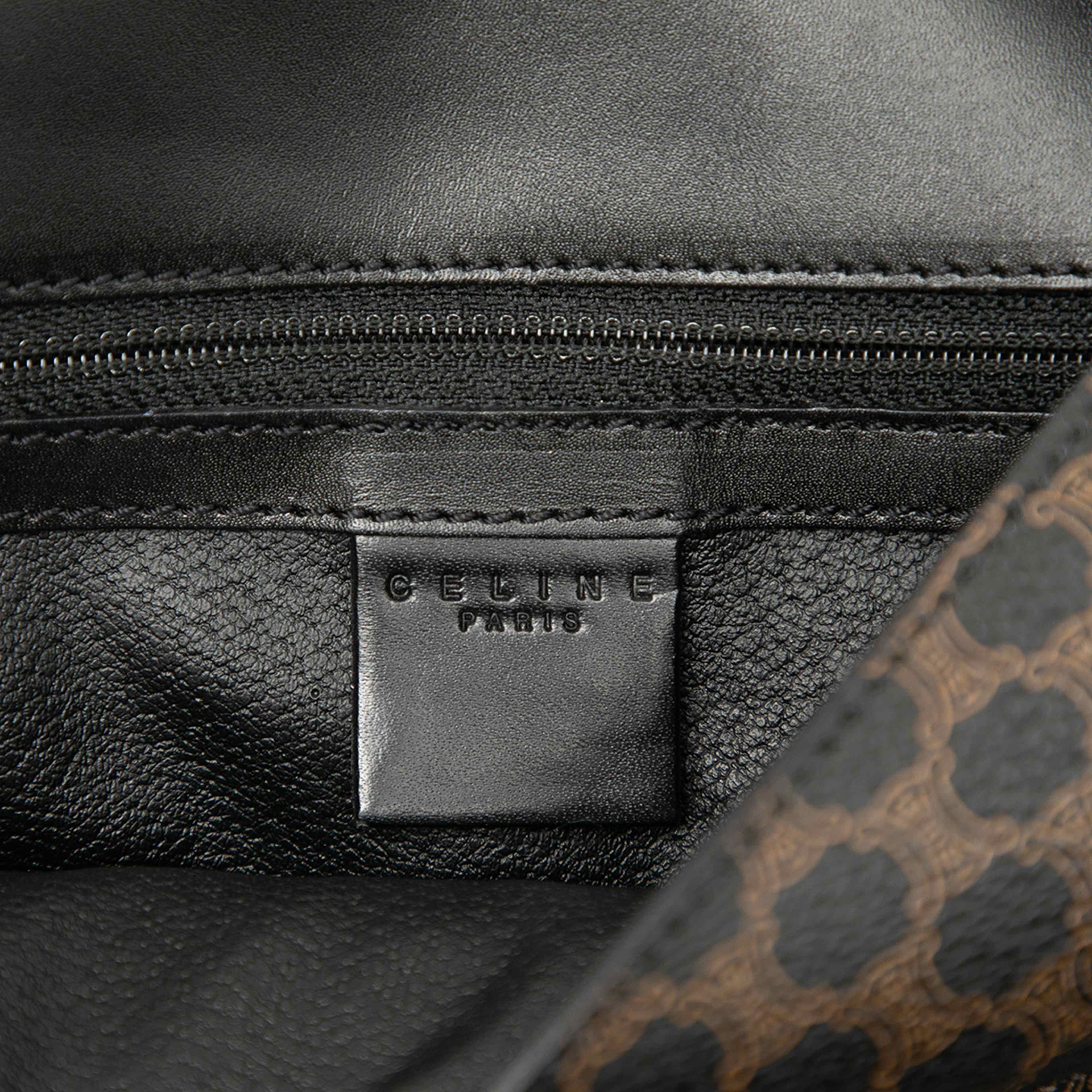 Celine Macadam Coated Canvas Shoulder Bag, från Luxclusif, i färgen dark brown. Klicka för att öppna bilden i stort format