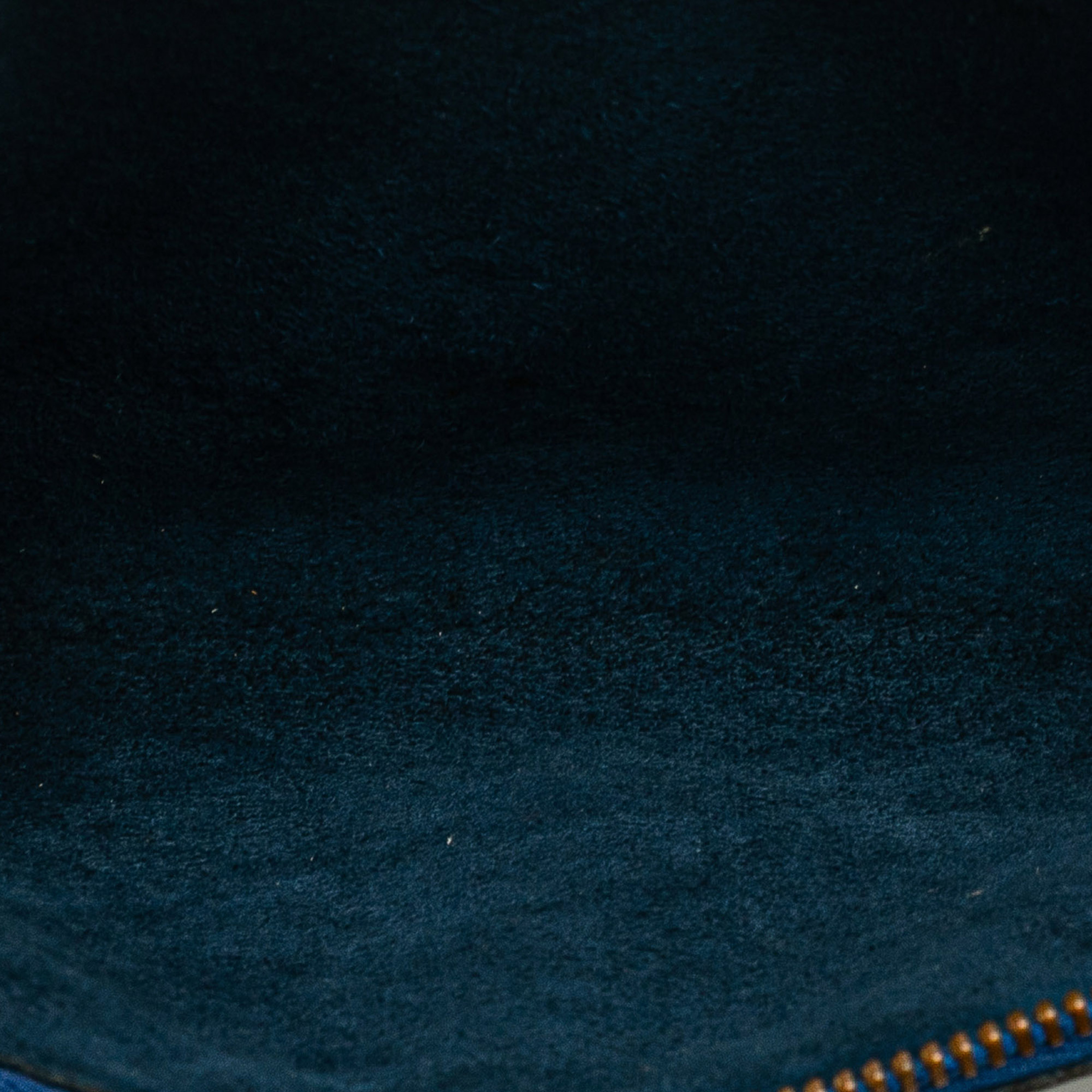 Louis Vuitton Epi Pochette Accessoires, från Luxclusif, i färgen blue. Klicka för att öppna bilden i stort format