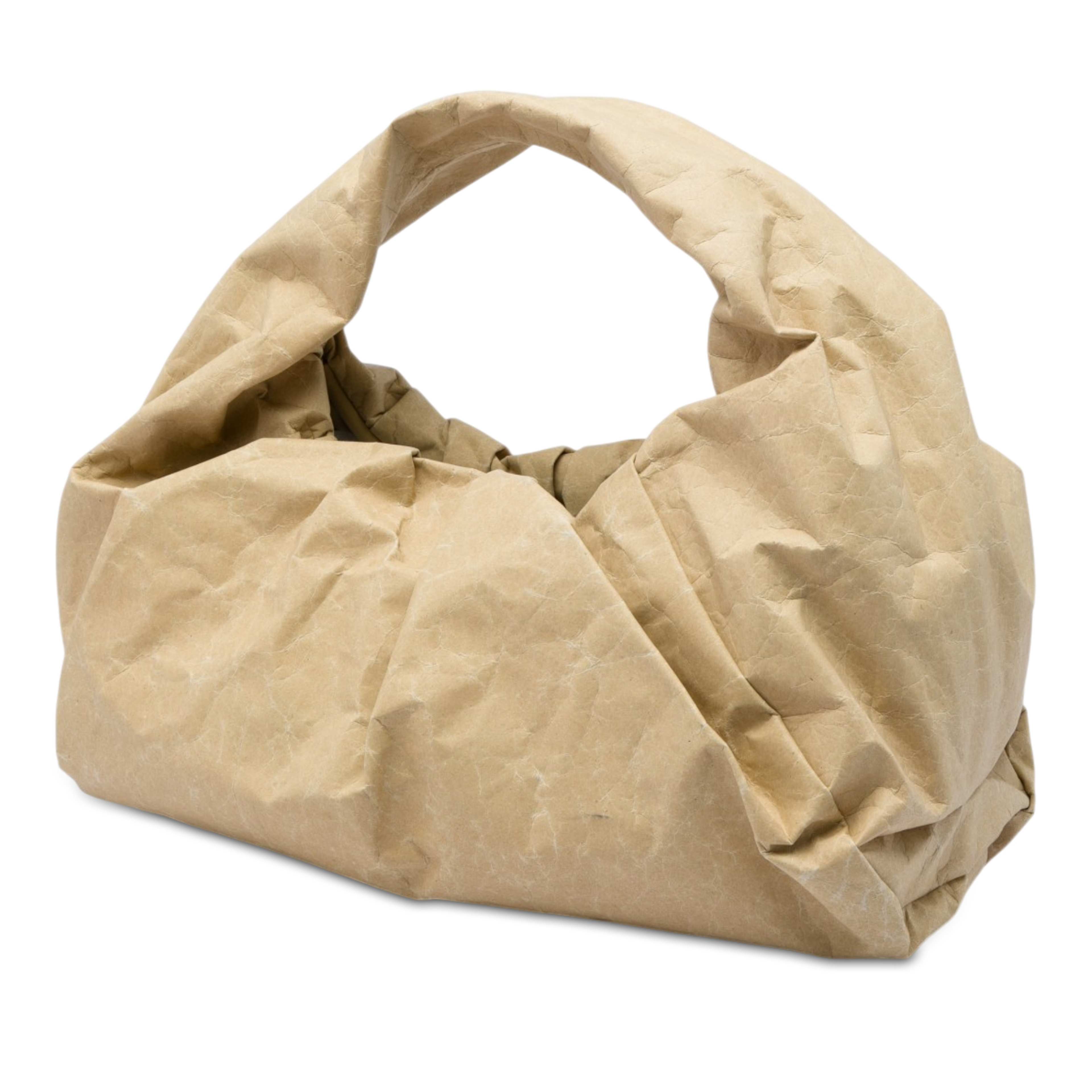 Bottega Veneta Large Kraft Paper The Shoulder Pouch, från Luxclusif, i färgen beige. Klicka för att öppna bilden i stort format