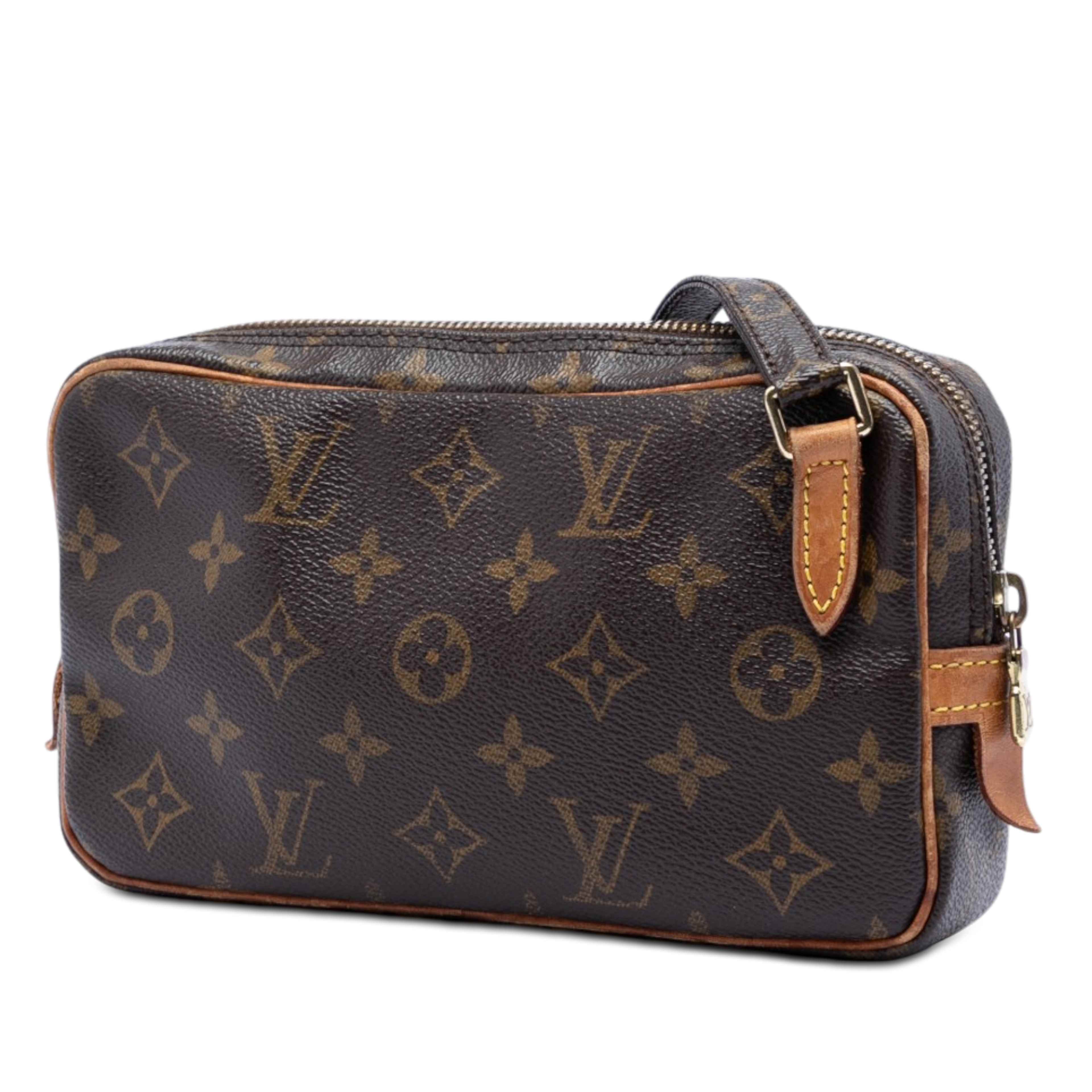 Louis Vuitton Monogram Pochette Marly Bandouliere, från Luxclusif, i färgen brown. Klicka för att öppna bilden i stort format