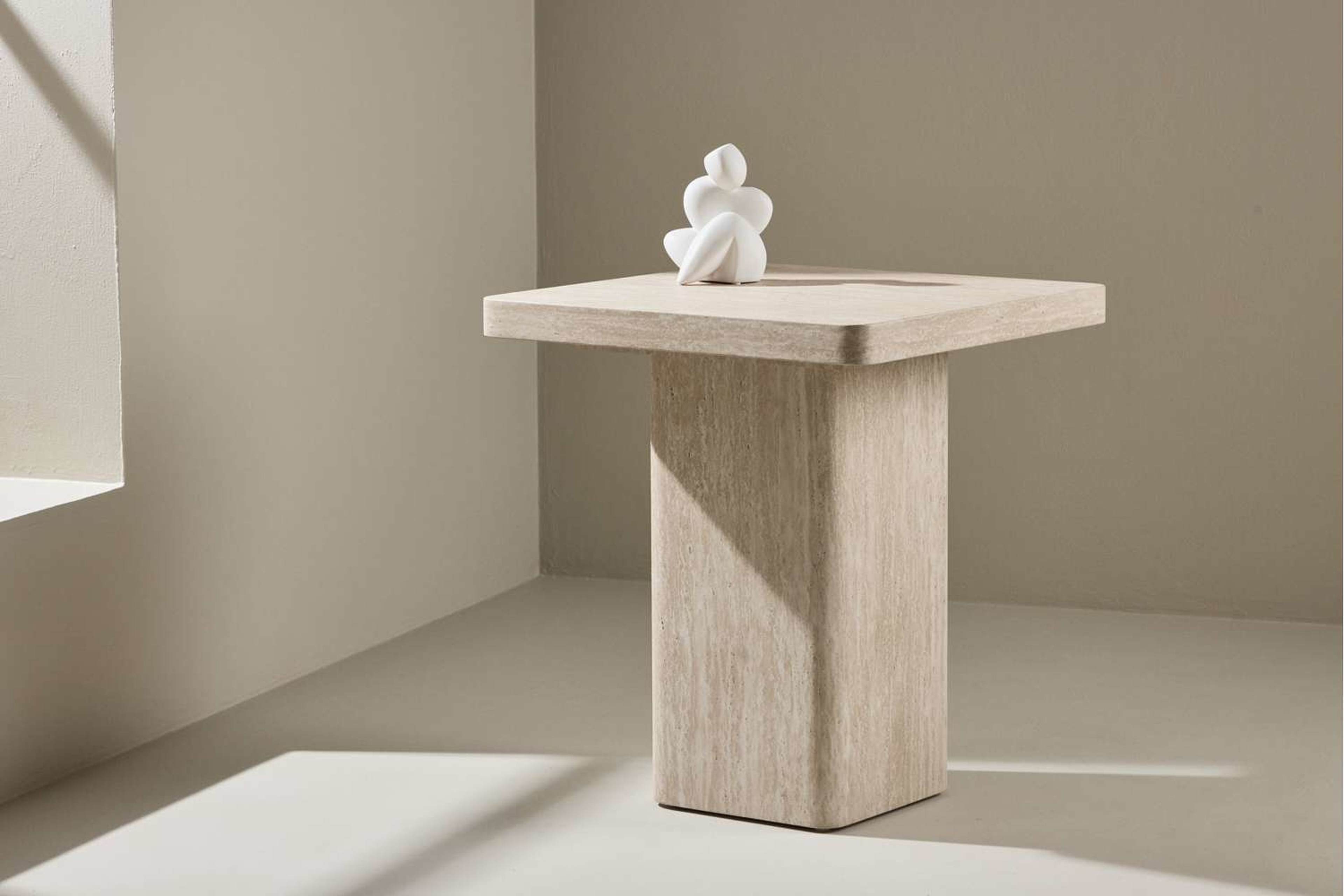 Qvart Soffbord, från Venture Home, i färgen beige. Klicka för att öppna bilden i stort format