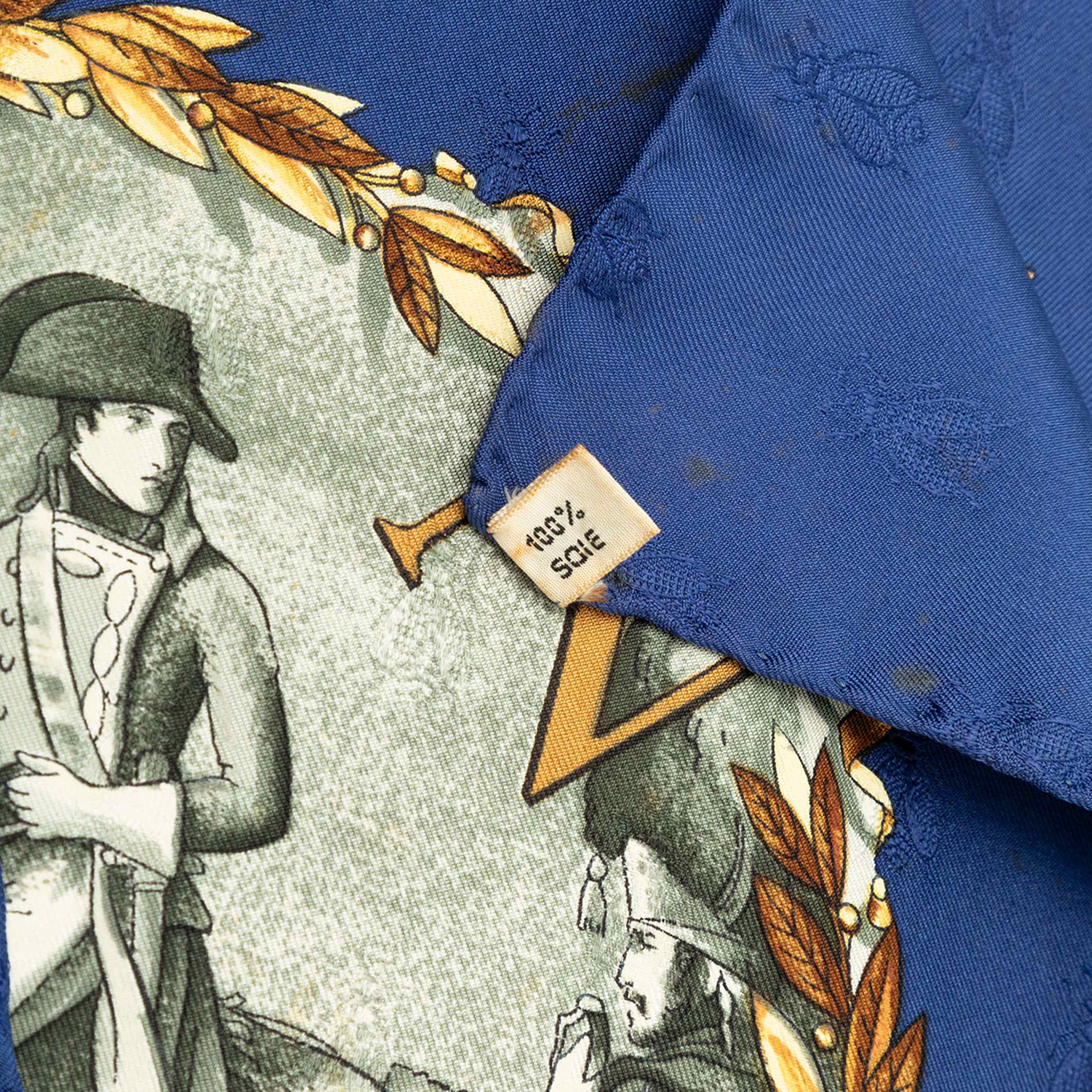 Hermès Napoleon Silk Scarf 90, från Luxclusif, i färgen blå. Klicka för att öppna bilden i stort format