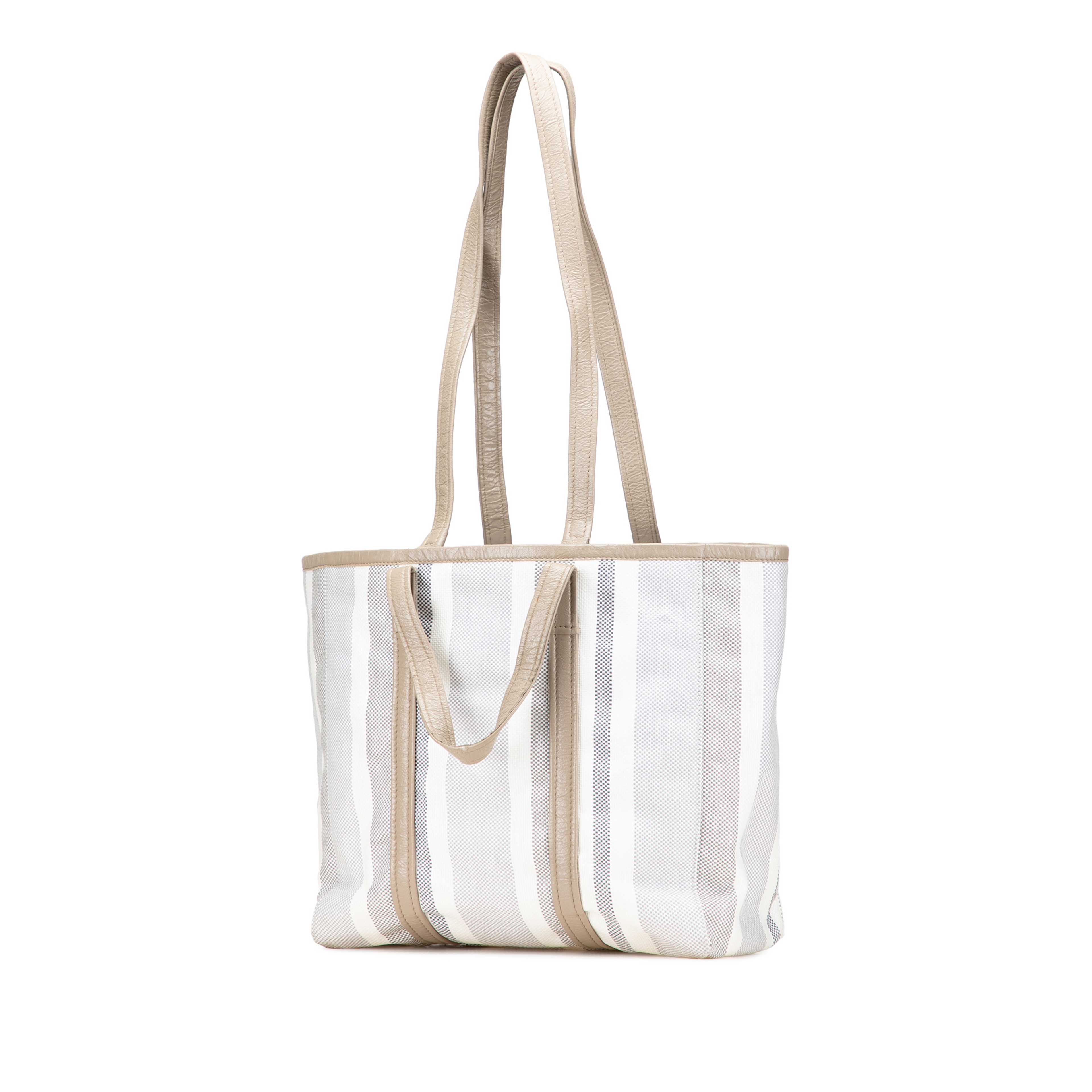 Balenciaga Medium Woven Calfskin Barbes East West Shopper Bag, från Luxclusif, i färgen grå. Klicka för att öppna bilden i stort format