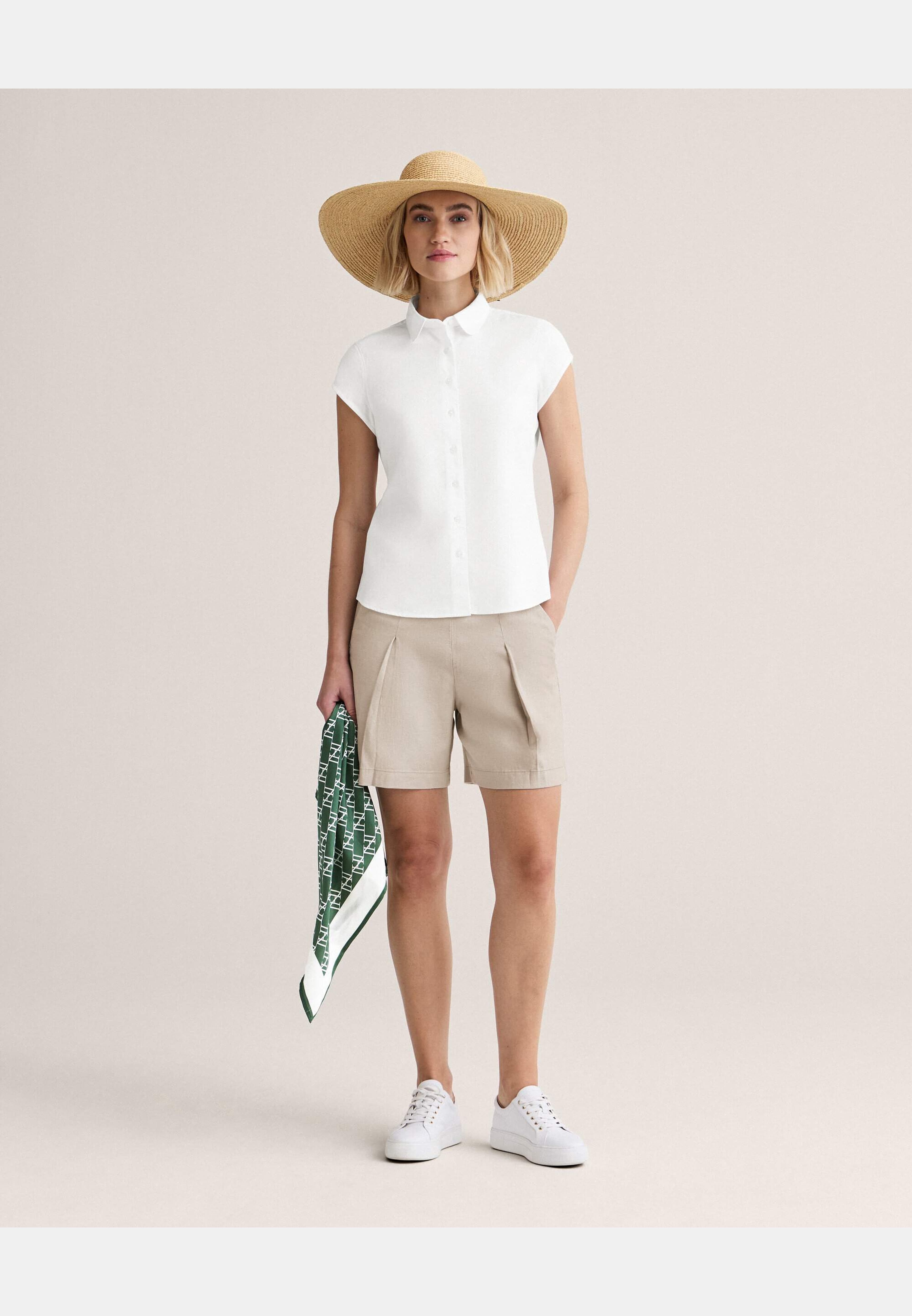 Vera Shirt, från Newhouse, i färgen vit. Klicka för att öppna bilden i stort format