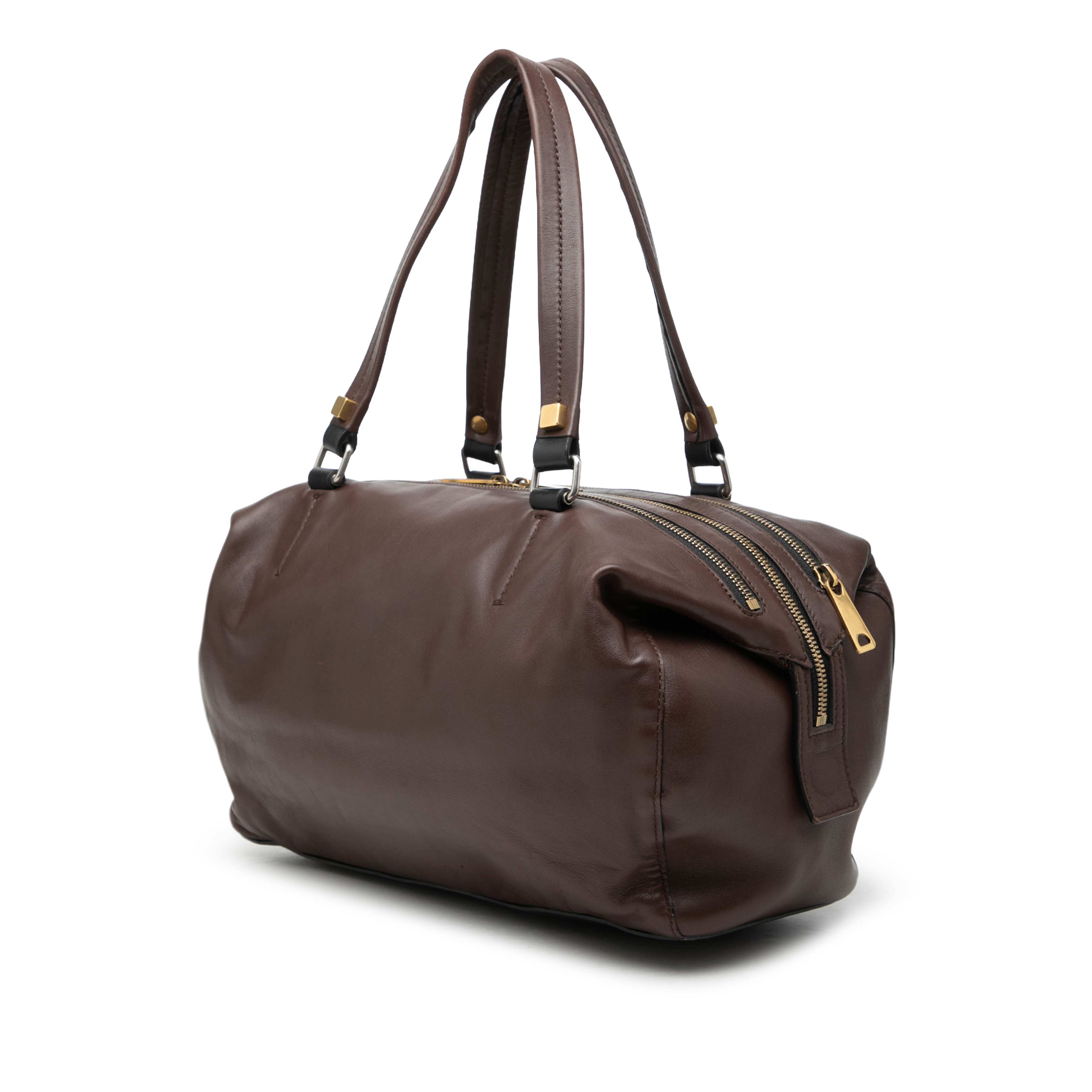 Celine Lambskin Triple Zip Shoulder Bag, från Luxclusif, i färgen brun. Klicka för att öppna bilden i stort format