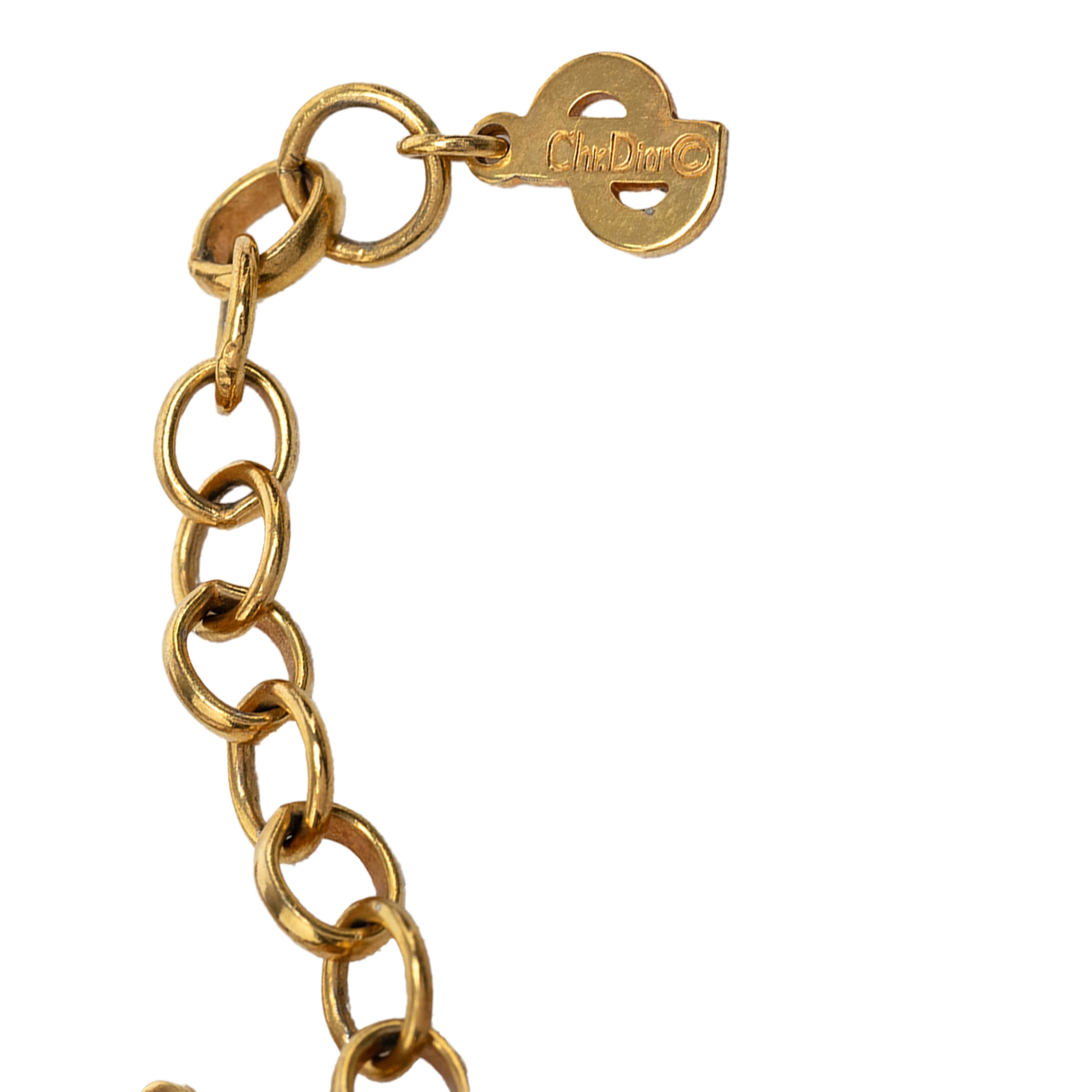 Dior Gold Plated Enamel Logo Round Pendant Necklace, från Luxclusif, i färgen guld. Klicka för att öppna bilden i stort format