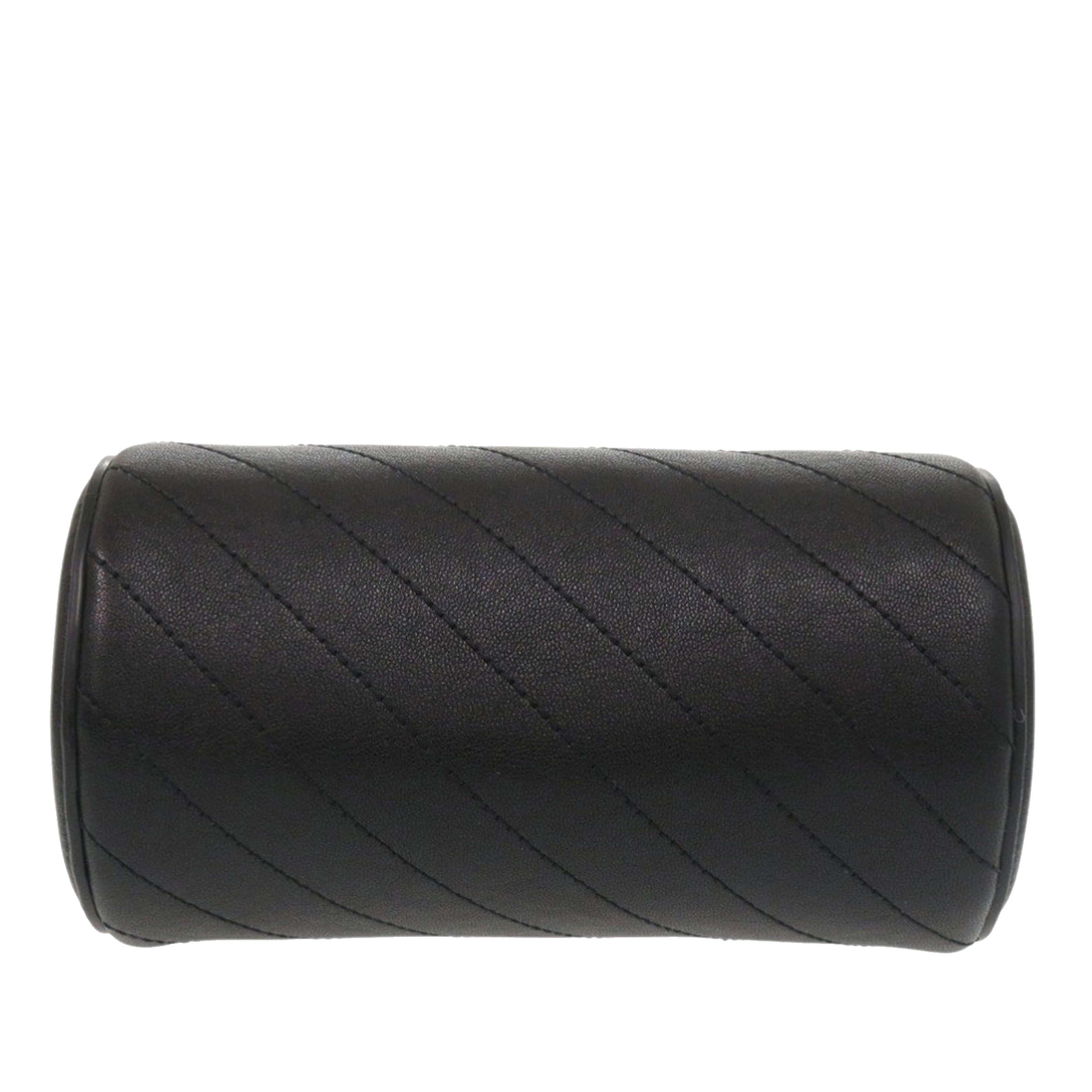 Gucci Mini Leather Blondie Barrel Shoulder Bag, från Luxclusif, i färgen black. Klicka för att öppna bilden i stort format